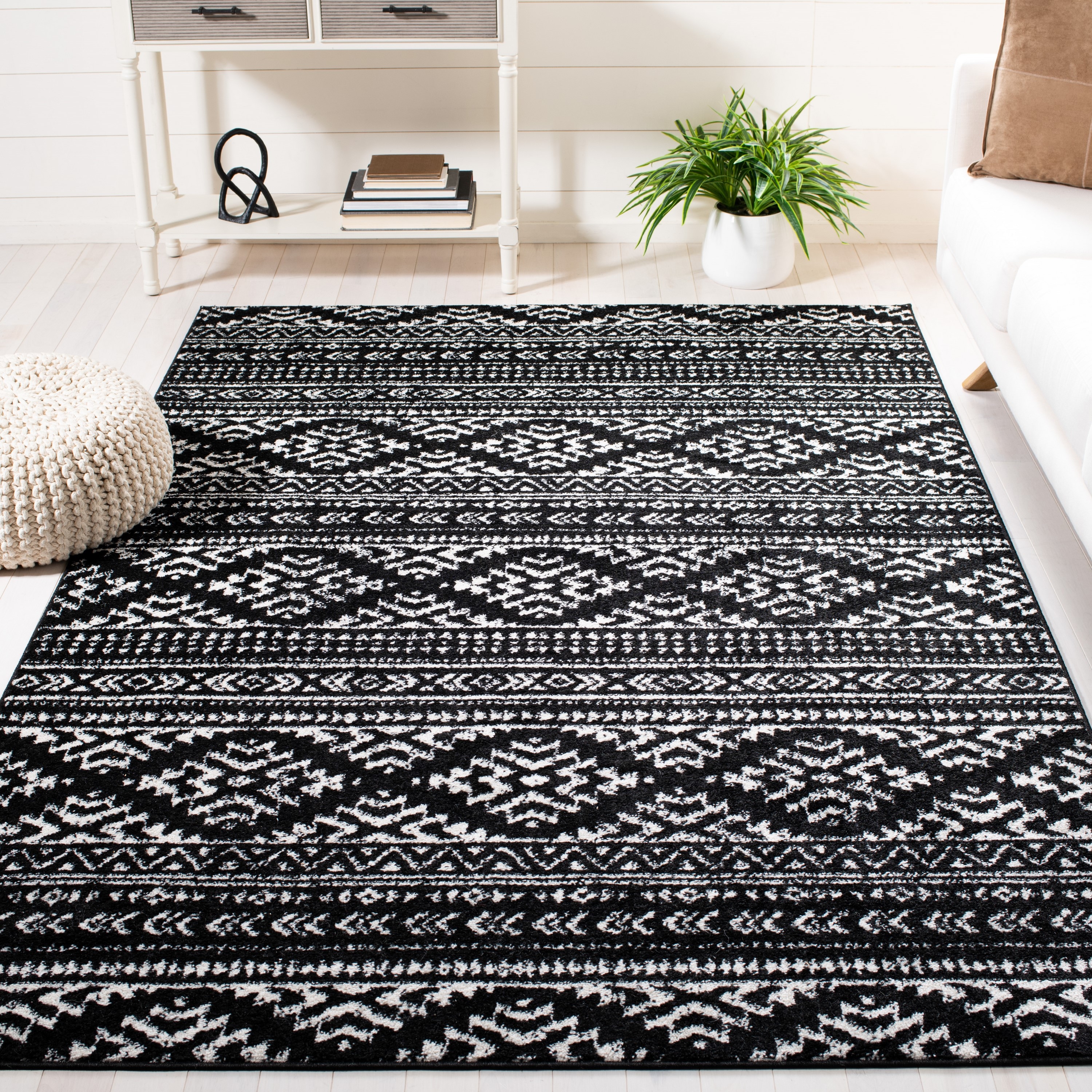 Safavieh TUL272Z-24 Tulum Cibola 2 x 4 (ft) Loomed Polypropylene Black/Ivory Rectangular Indoor Distressed/Overdyed Bohemian/Eclectic Throw rug