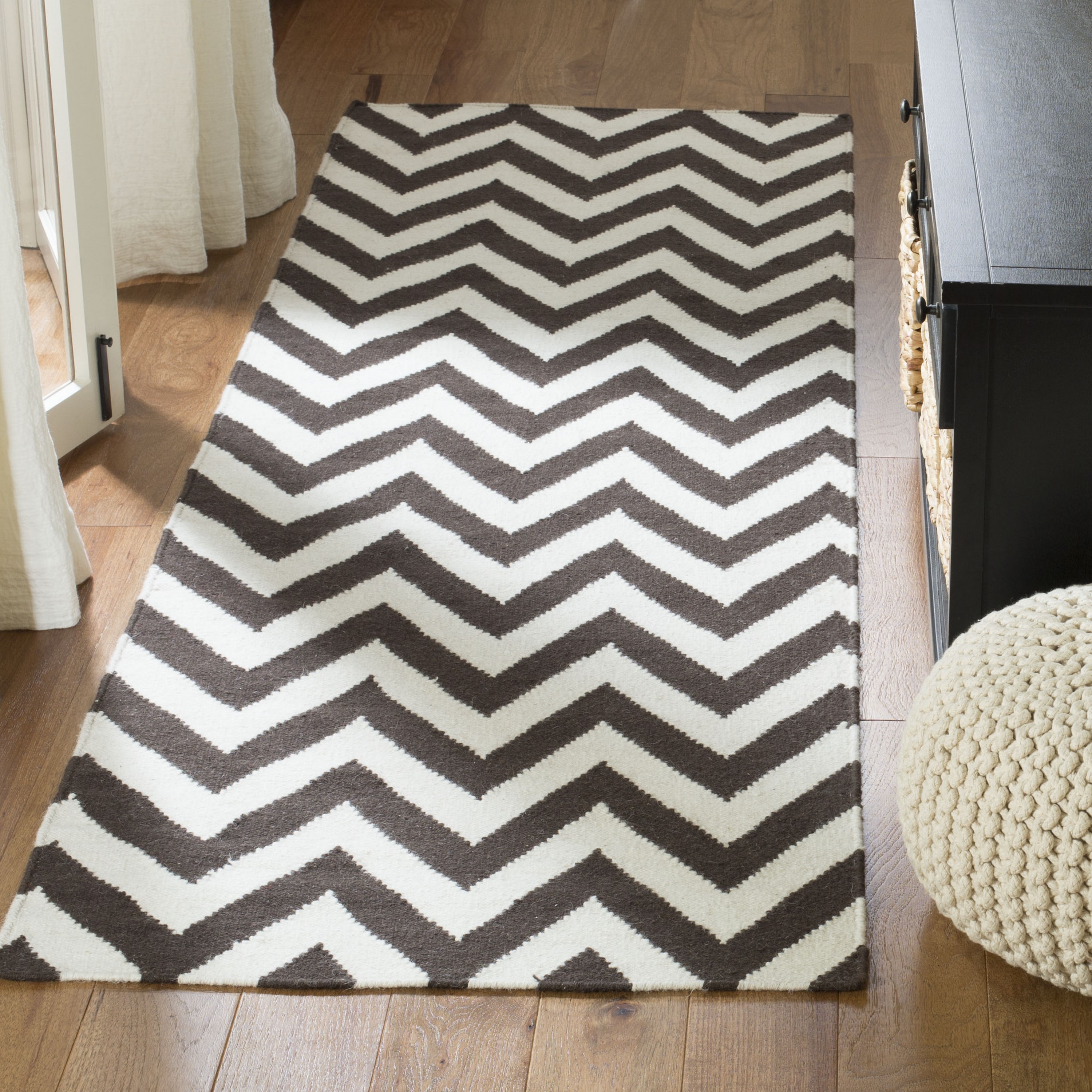 Safavieh DHU557D-28 Dhurries Farrah 3 x 8 (ft) Wool Brown/Ivory Rectangular Indoor Chevron Coastal Runner rug