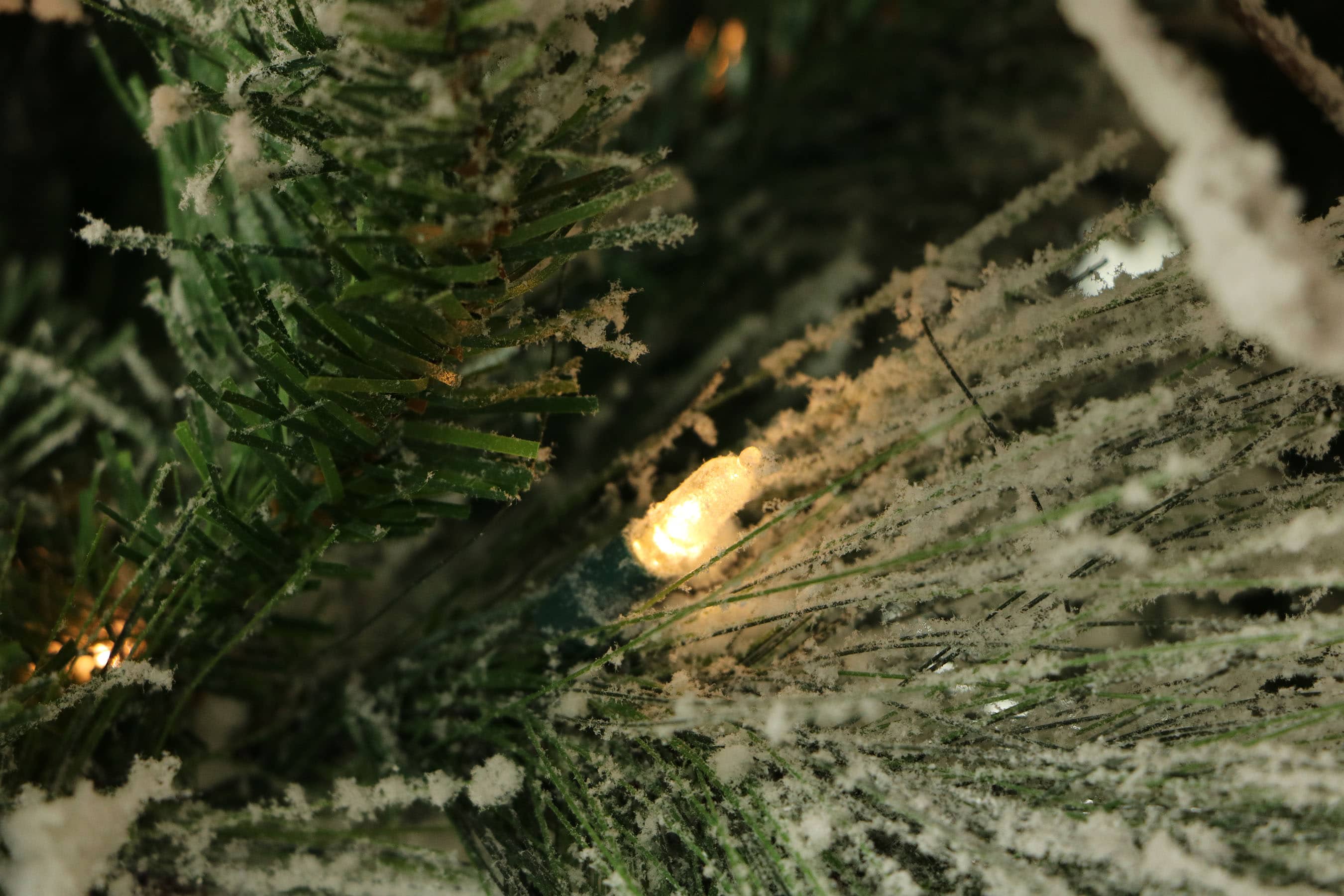 Fraser Hill Farm FFSN012-5SN Artificial-Christmas-Trees - View #13