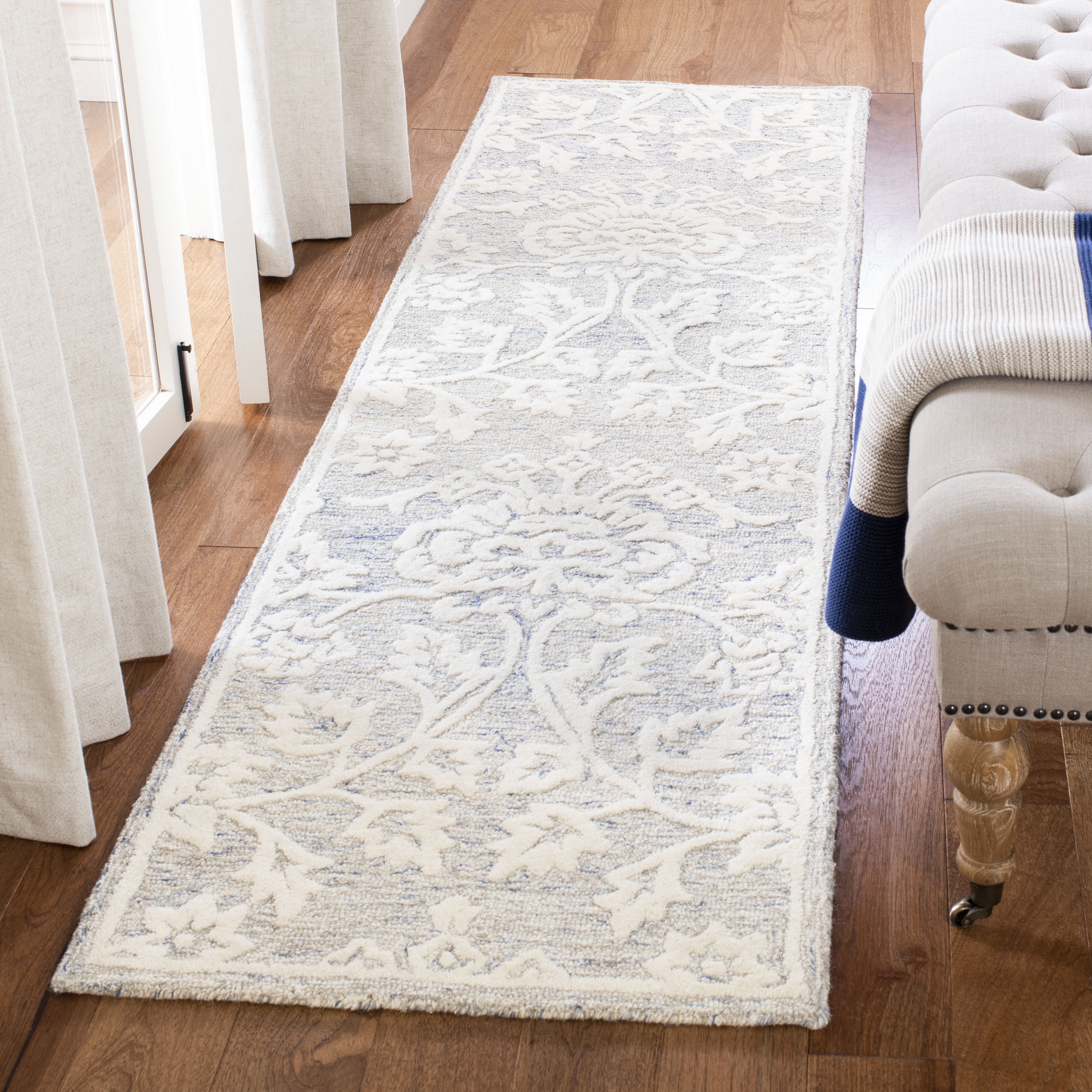 Safavieh GLM651M-28 Glamour Hera 2 x 8 (ft) Tufted Wool Blue/Ivory Rectangular Indoor Floral/Botanical Farmhouse/Cottage Runner rug