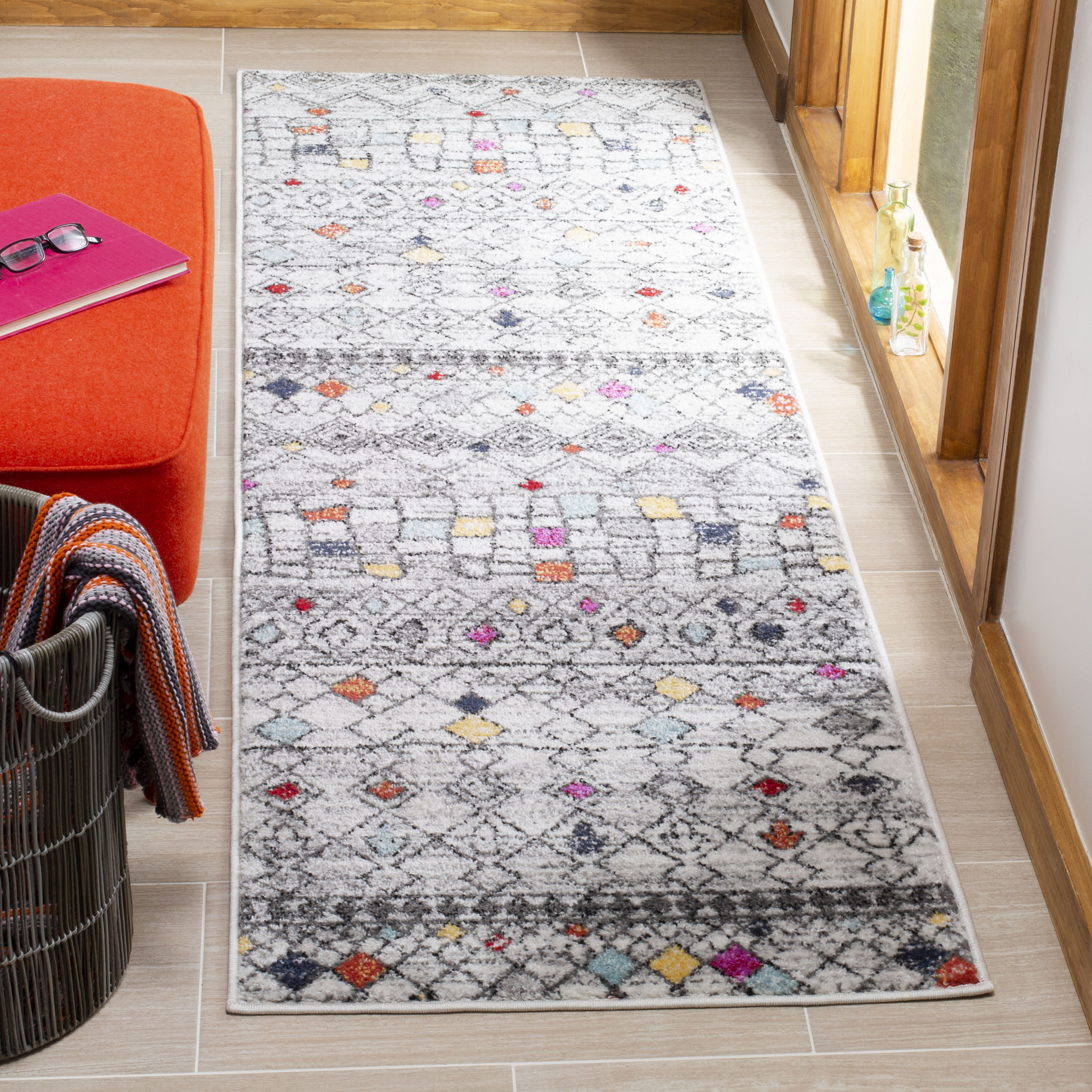 Safavieh ADR204F-28 Adirondack Graham 3 x 8 (ft) Loomed Polyester/Polypropylene Light Gray/Fuchsia Rectangular Indoor Abstract Moroccan Runner rug