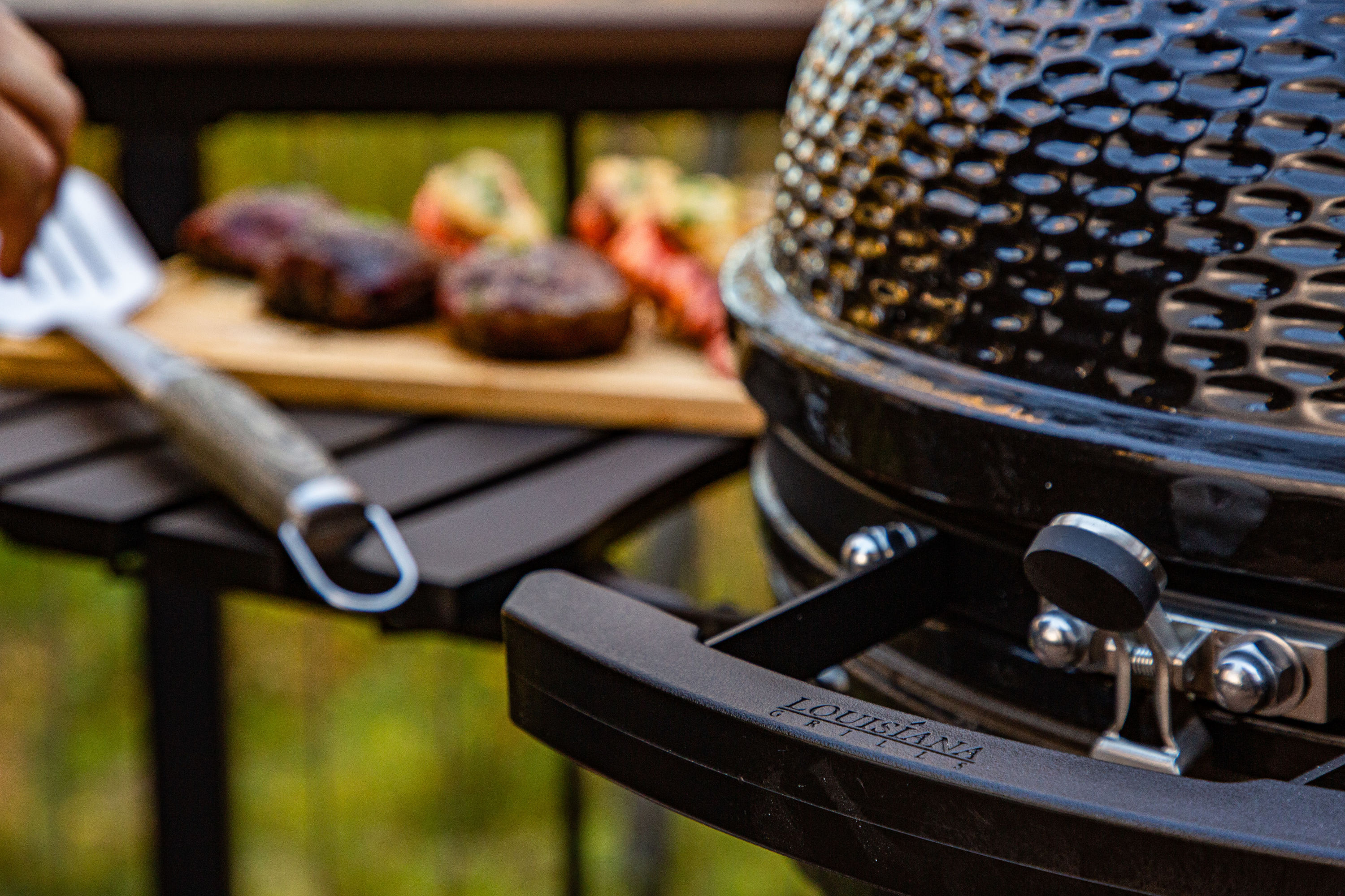 24 Ceramic Kamado Charcoal Grill  Louisiana Grills® – Louisiana