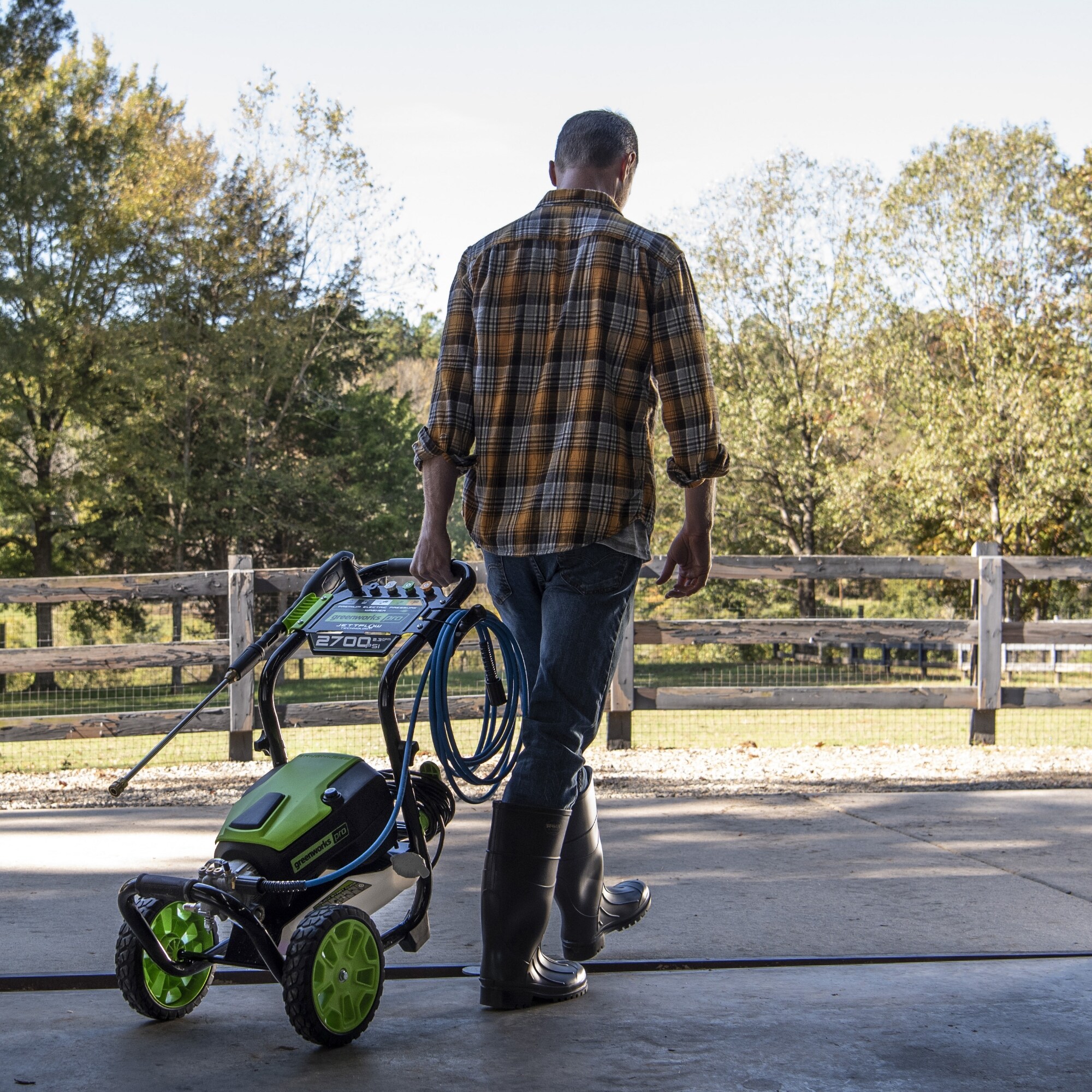 Greenworks 2700 PSI 2.3Gallons Cold Water Electric Pressure Washer in