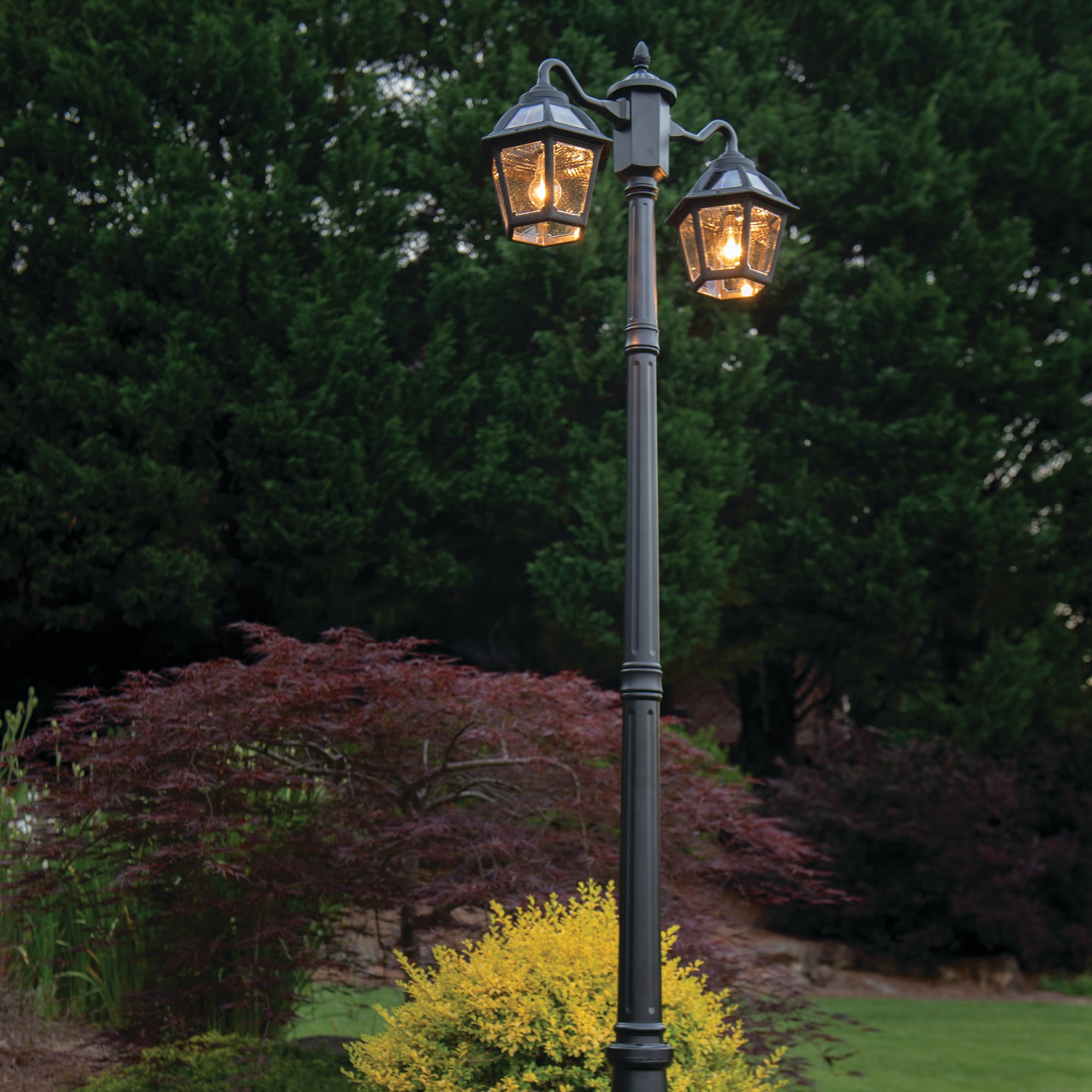 Gama Sonic Polaris 91.88-in H Black Solar LED Post Light in the ...