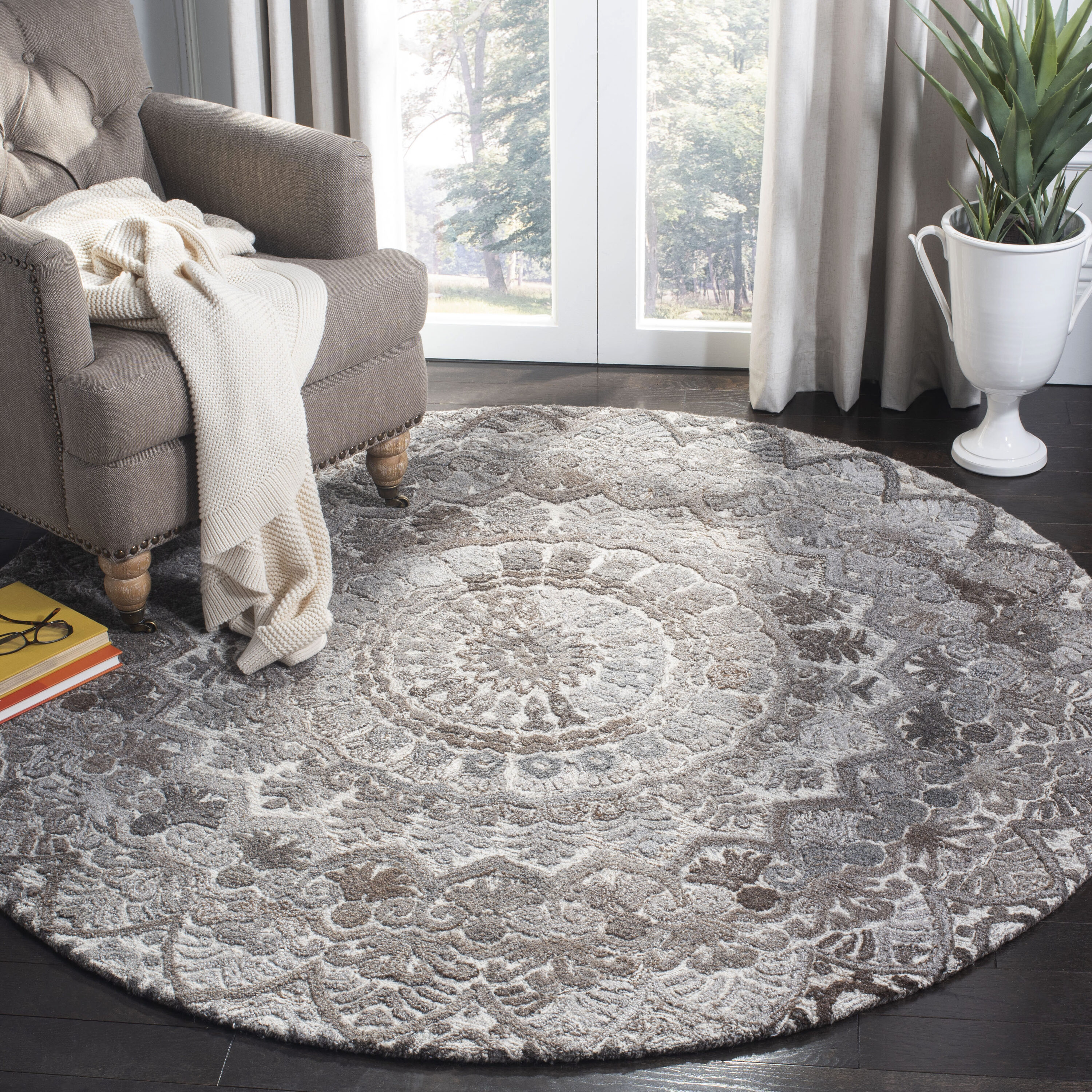  Marquee 110 Gray/Ivory Traditional 6ft x 6ft Round Rug