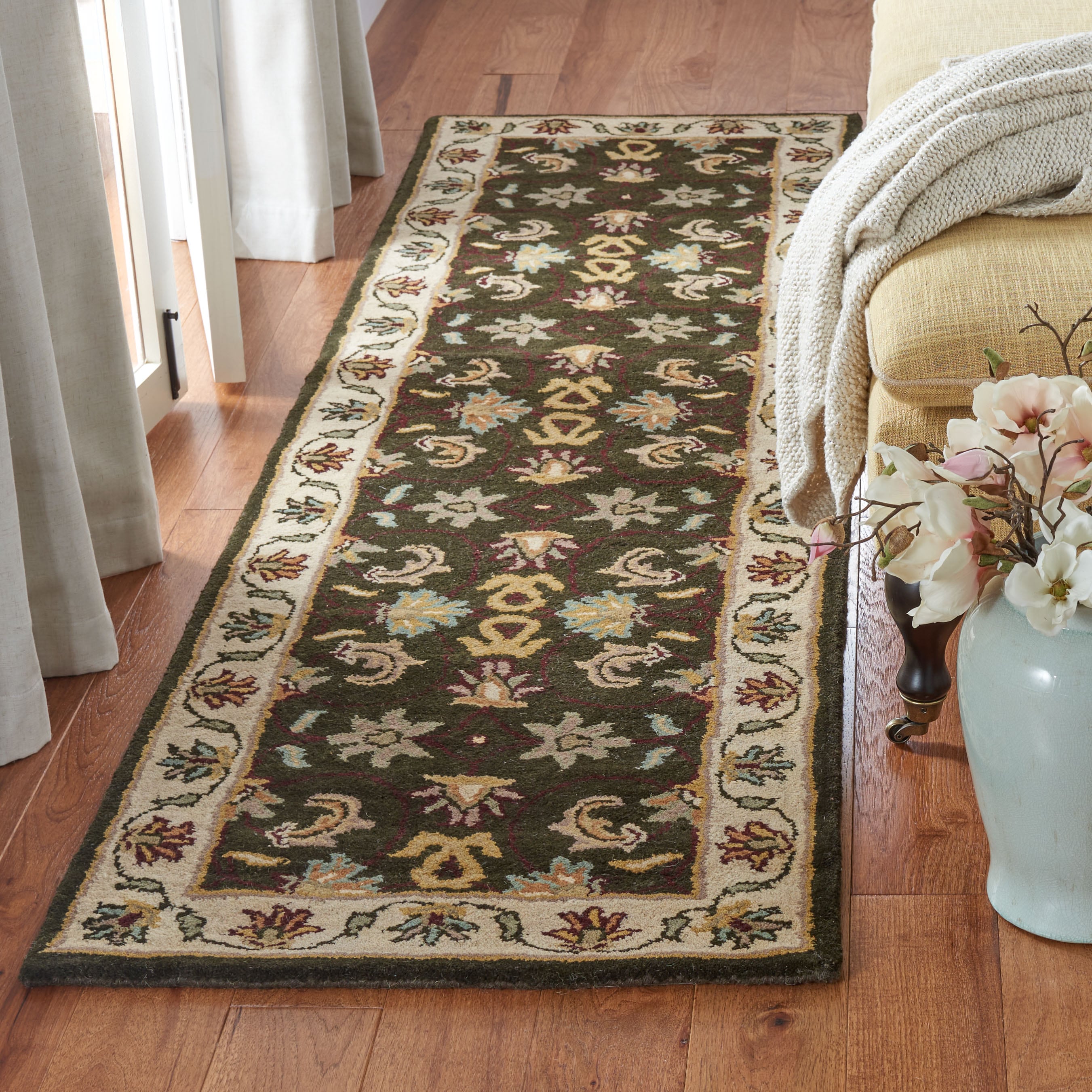Safavieh Heritage Bhilai 2 x 8 Black/Ivory Indoor Floral/Botanical Oriental Handcrafted Runner