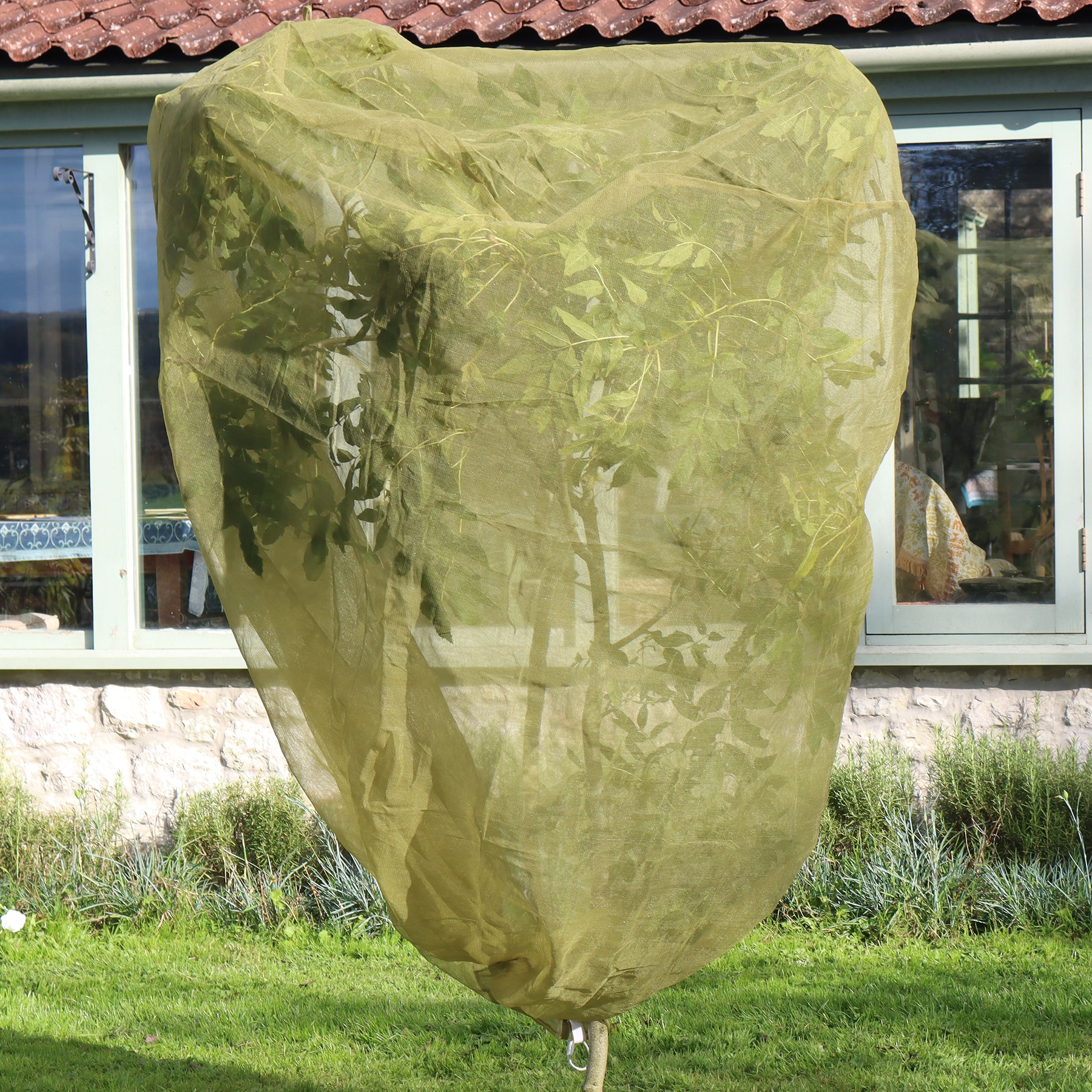  50-1604 Spun-bond material Netting (Common: 3.3-ft x 3.3-ft Actual: 3.3-ft x 3.3-ft )