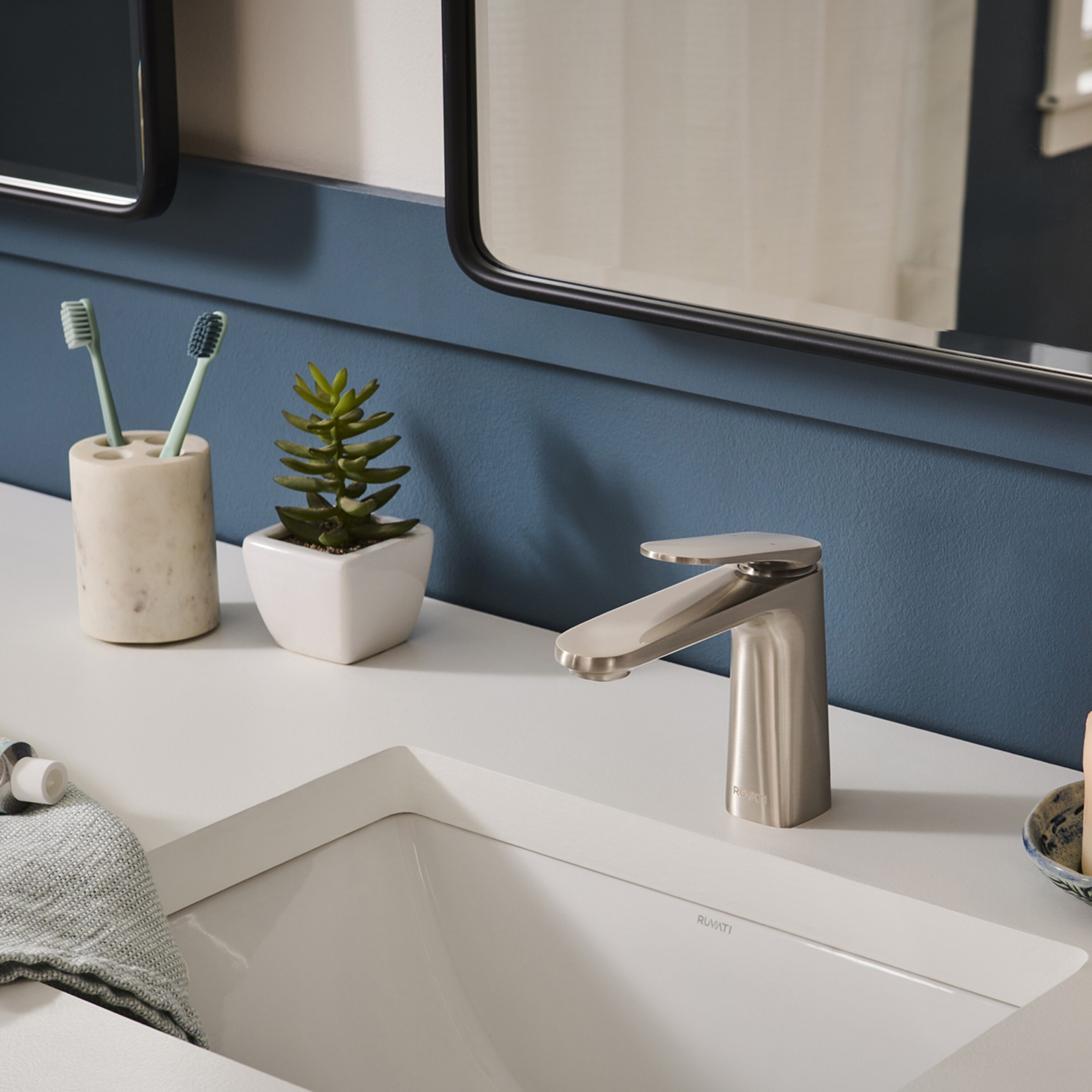 Ruvati RVF5135BN Este Brushed Nickel Single hole 1-handle WaterSense Low-arc Residential Handle Bathroom Sink Faucet