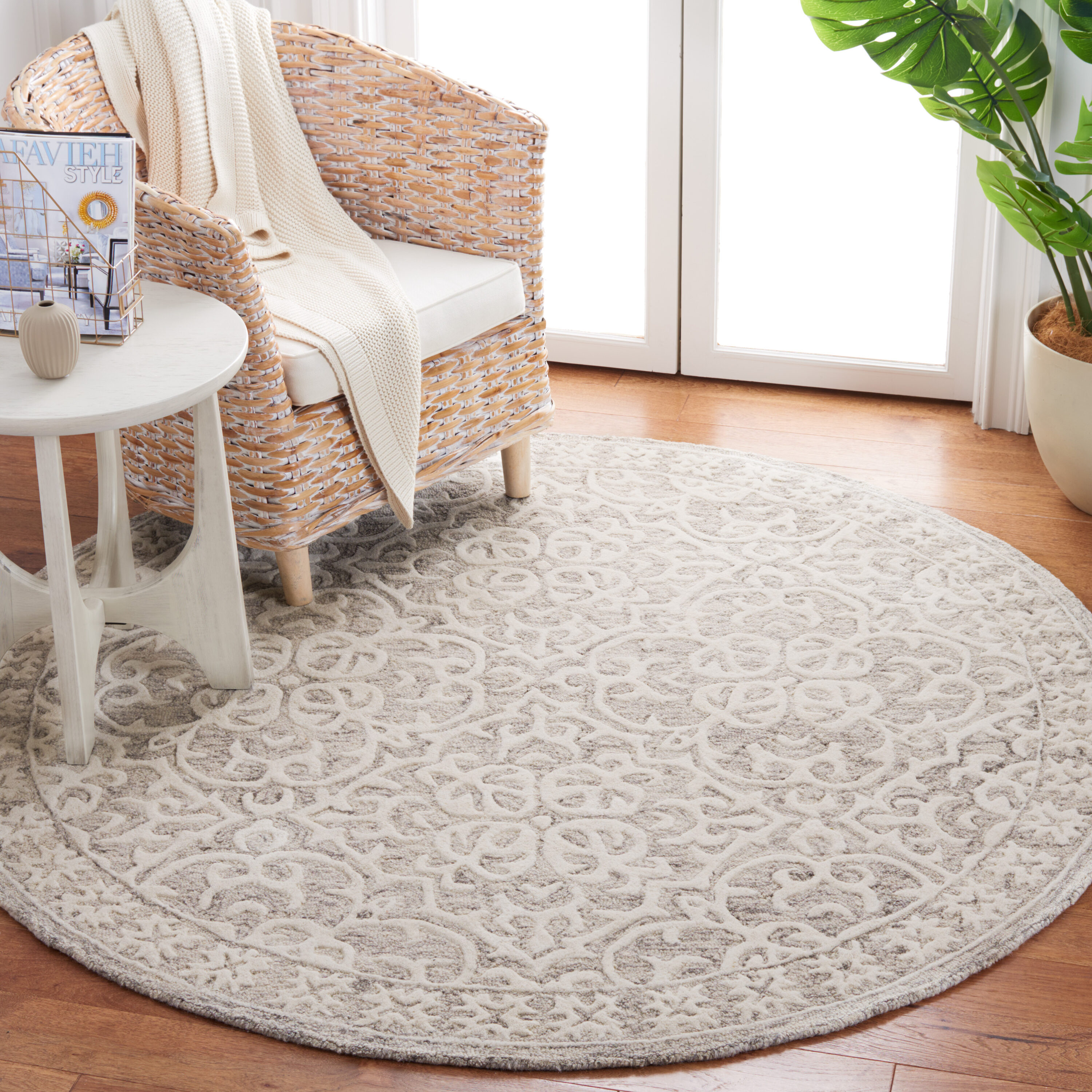  Metro 857 Gray/Ivory Traditional 6ft x 6ft Round Rug