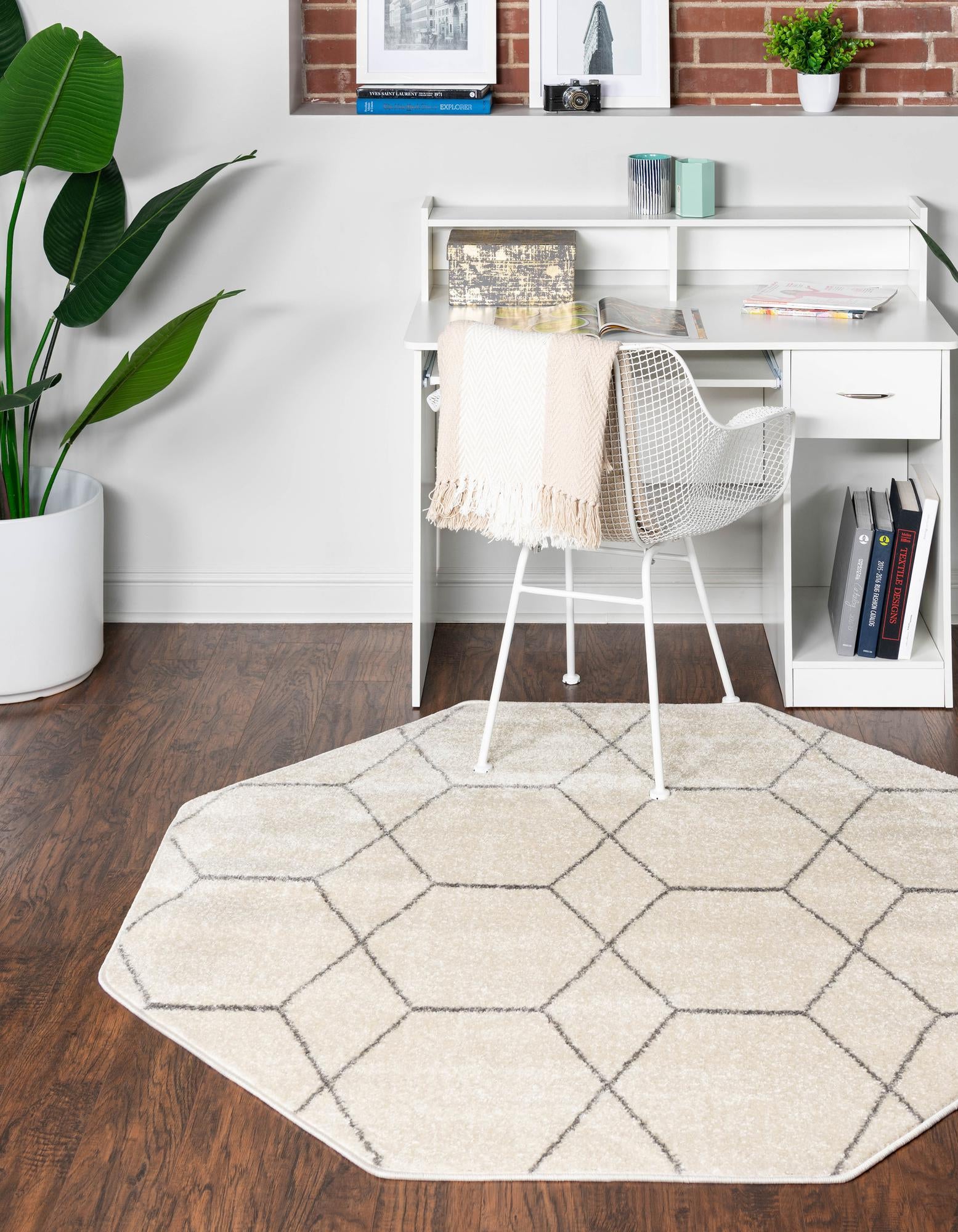 Unique Loom 3151507 Trellis Frieze 8 x 8 (ft) Loomed Polypropylene Ivory Octagonal Indoor Trellis Area rug