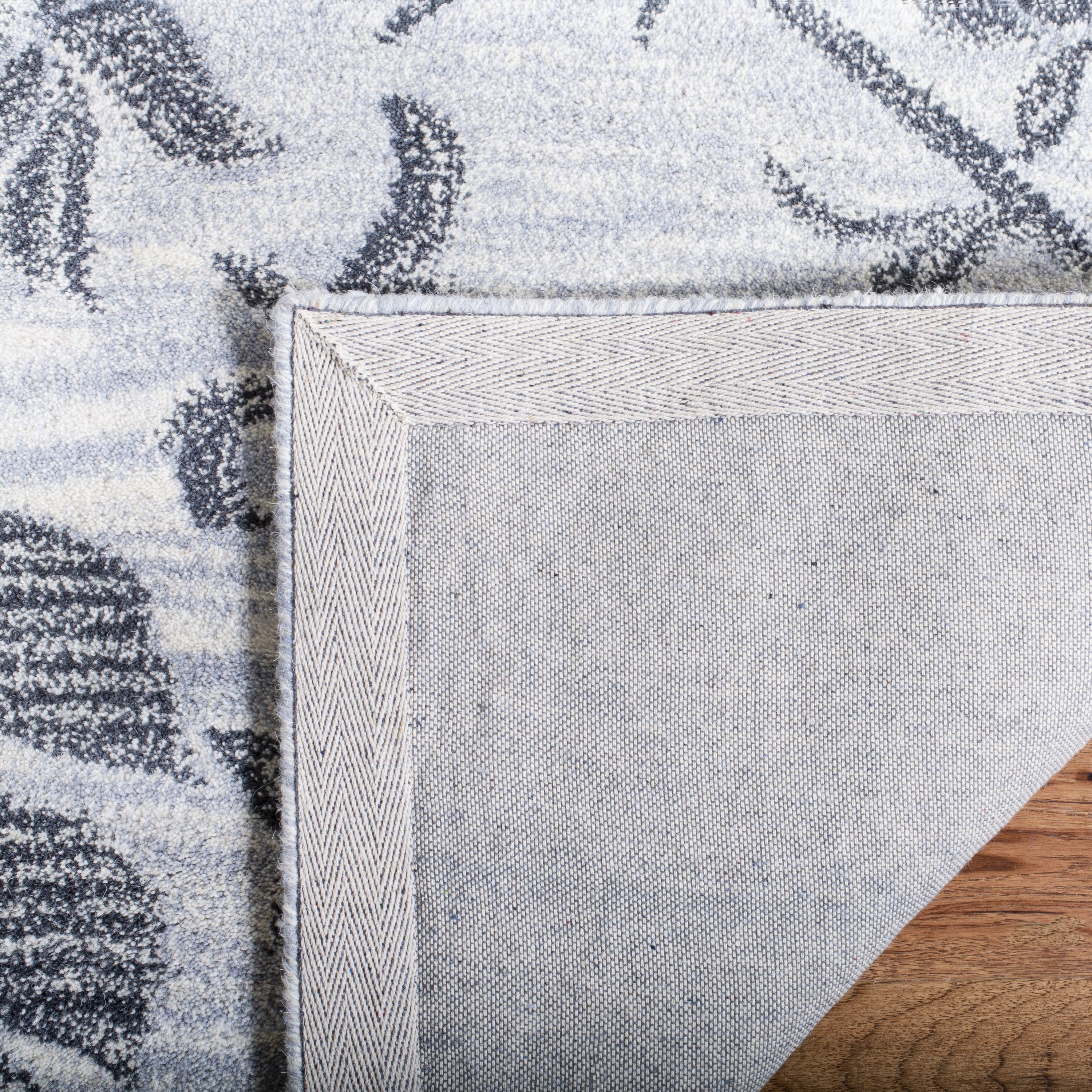 Gray and Black Hand-Tufted Wool Floral Area Rug 2' x 3'