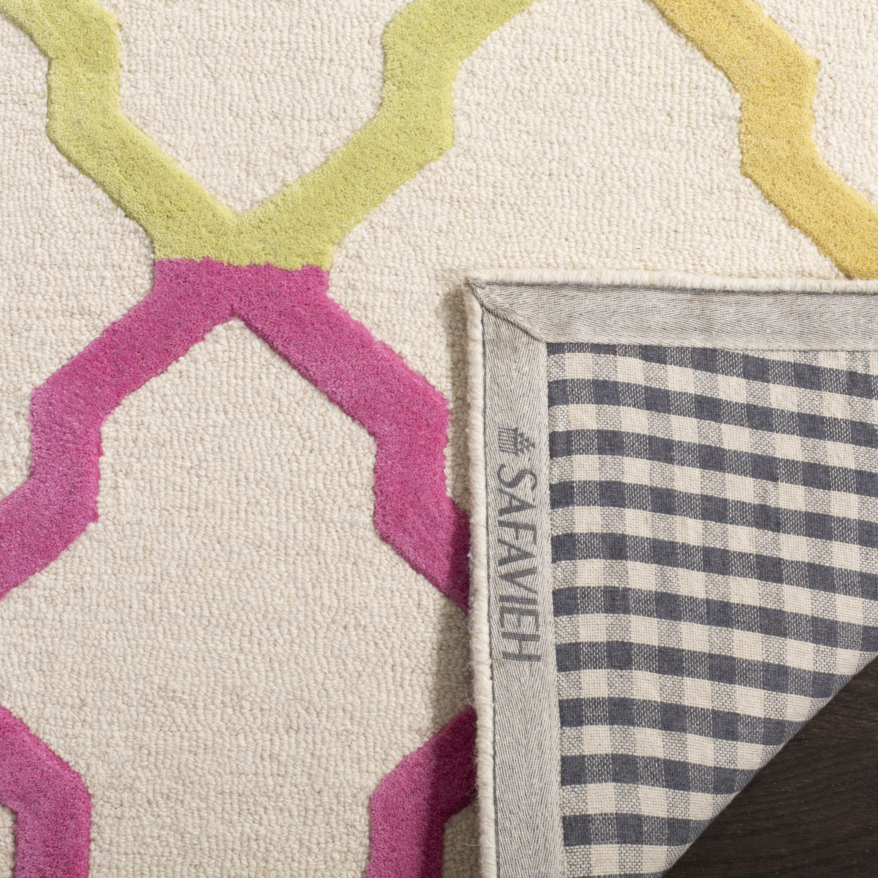 Safavieh SFK102A-28 rugs - View #3