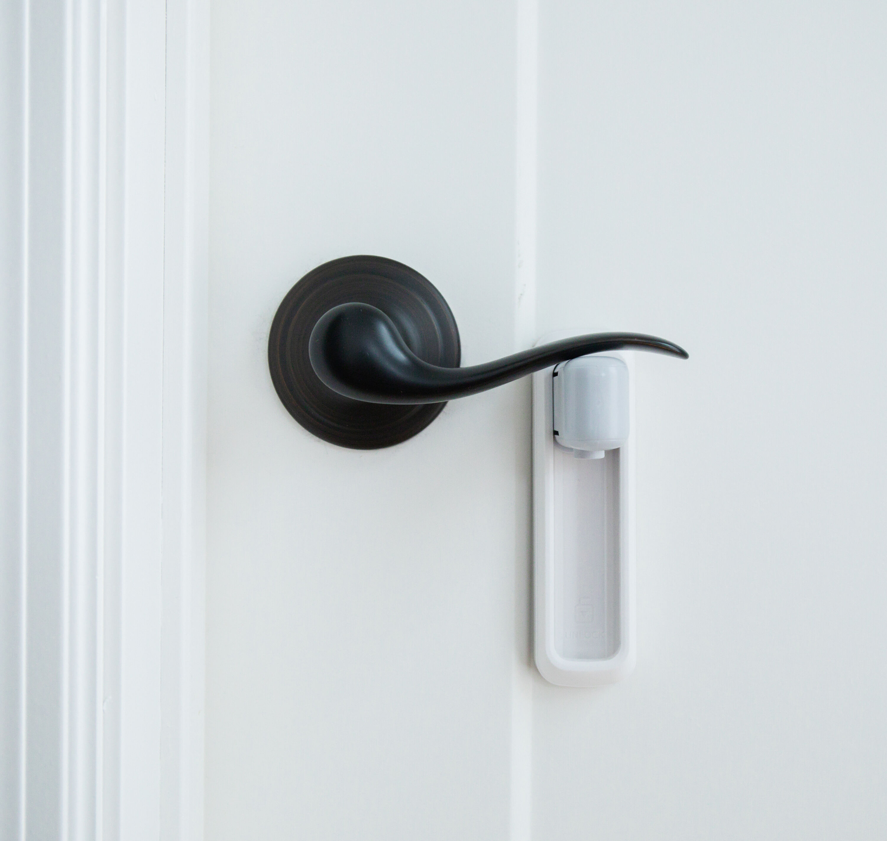 Dreambaby Adhesive Lever Door Handle Lock - Child Safety Locks for Doors &  Handles - Suitable for Most Lever Door Handles - 1 Pack - White - Model