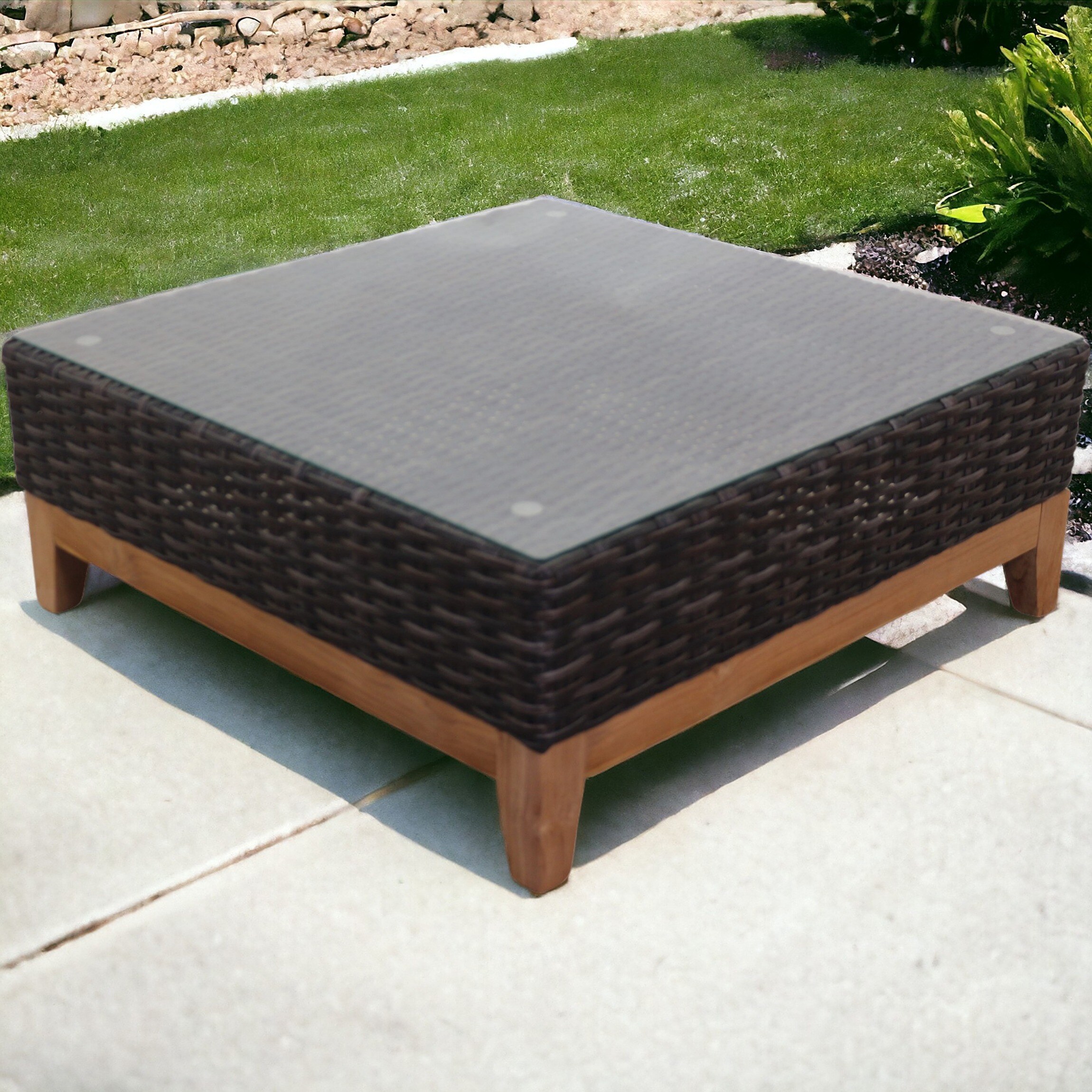 Courtyard Casual 5850 Maywood Square Wicker Outdoor Coffee Table 36.22-in W x 36.22-in L