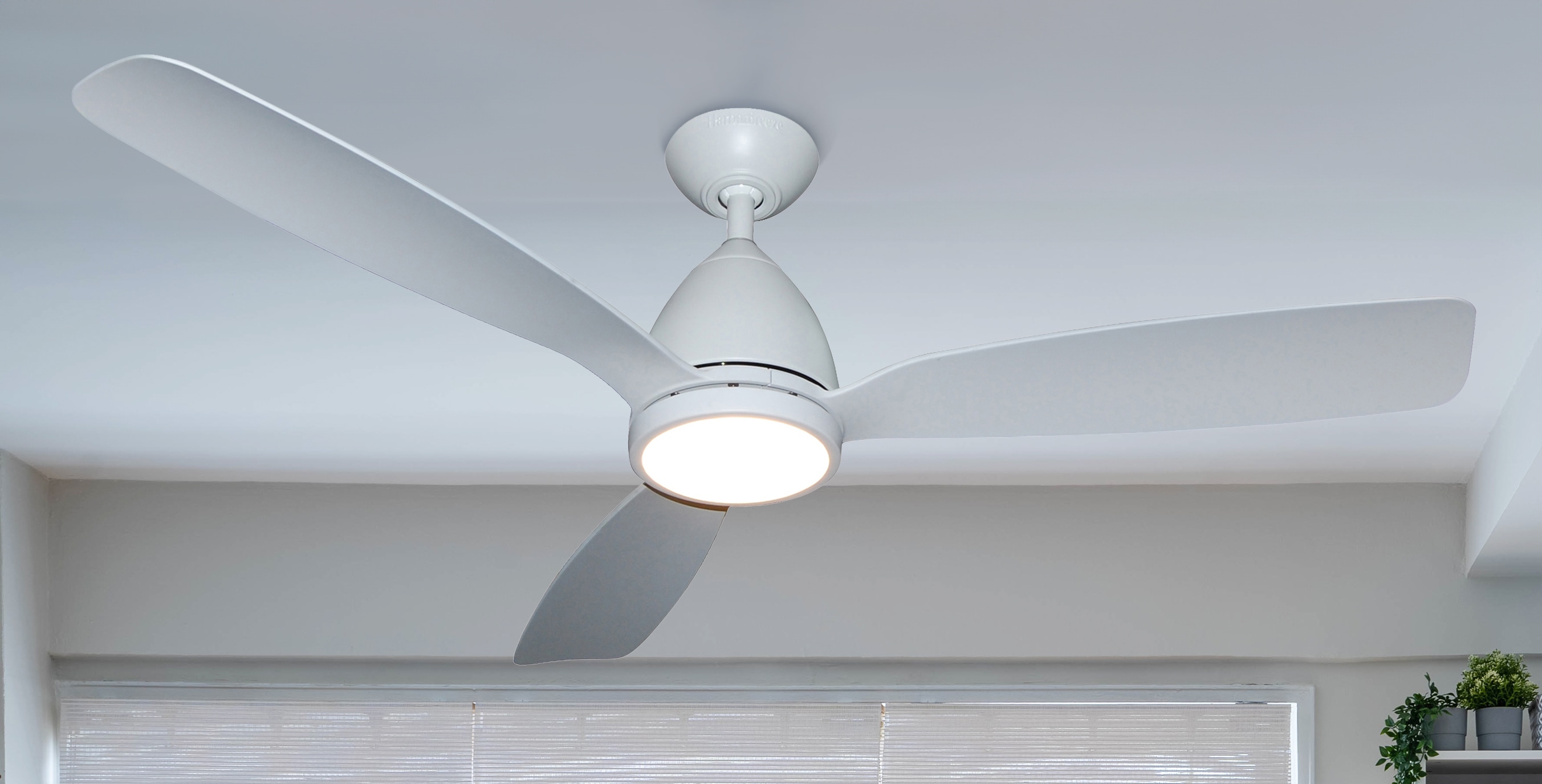 Harbor Breeze LAB126A Northline 52-in Integrated LED Outdoor White with White Blades Ceiling Fan With Light - Remote Included ( 3 -Blade )