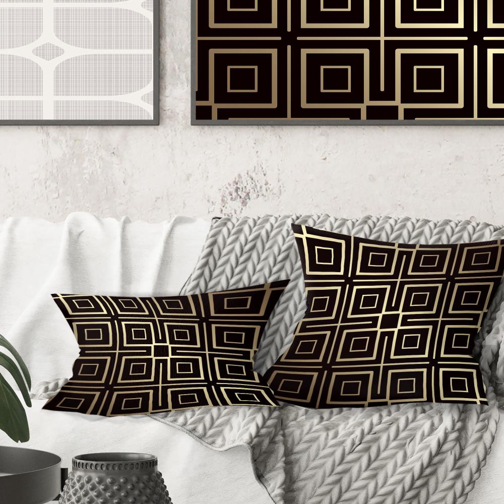 Designart CU24233-18-18 18-in x 18-in Black Indoor Decorative Pillow