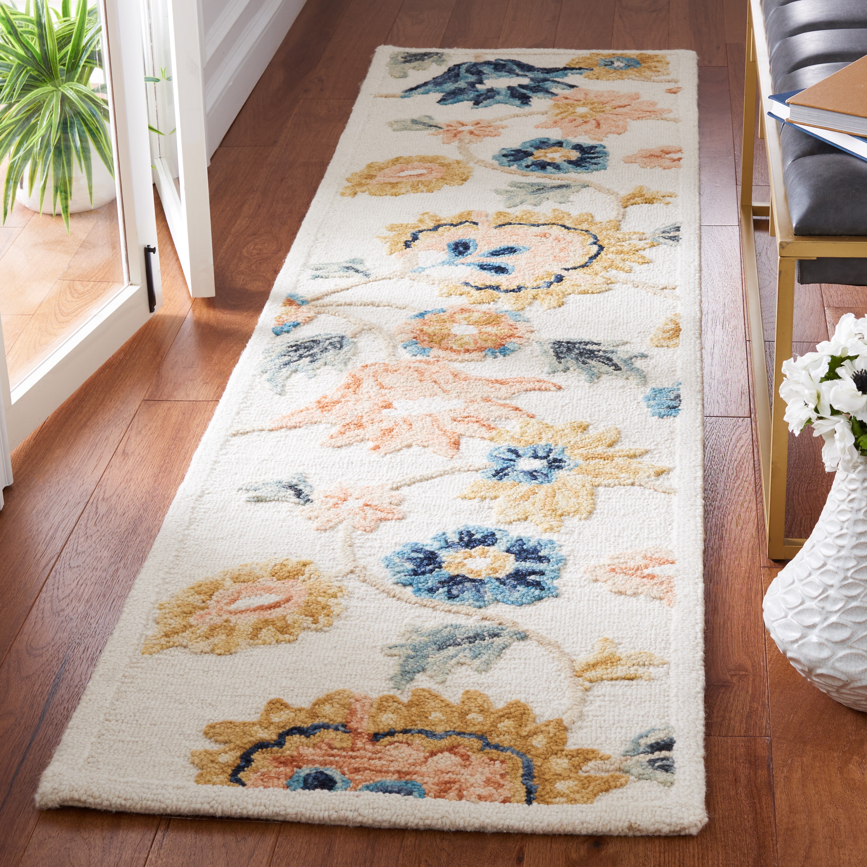  Metro 112 Ivory/Gray Country Floral 2Ft-3In x 9Ft Runner Rug