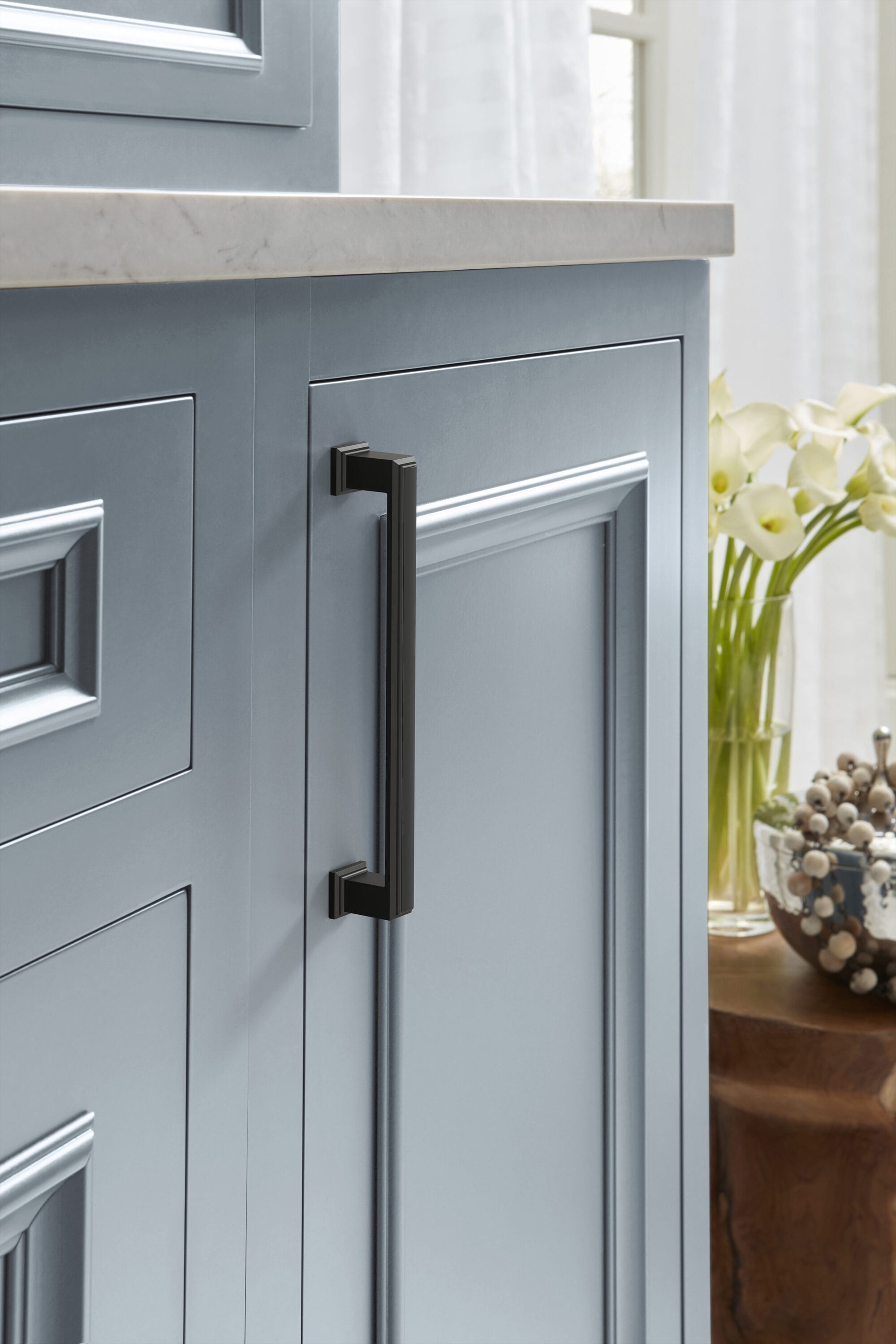 Matte Black 7-Inch Modern Cabinet Pull with Mounting Hardware