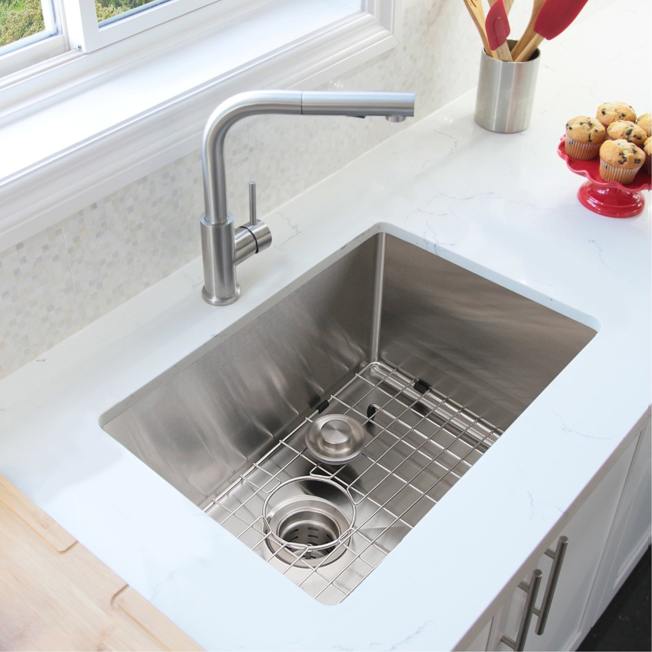 Modern 304 Stainless Steel Double Bowl Undermount Brushed Kitchen Sink Set  with Multifunctional Pull-Out Faucet Shot Gun Spayer