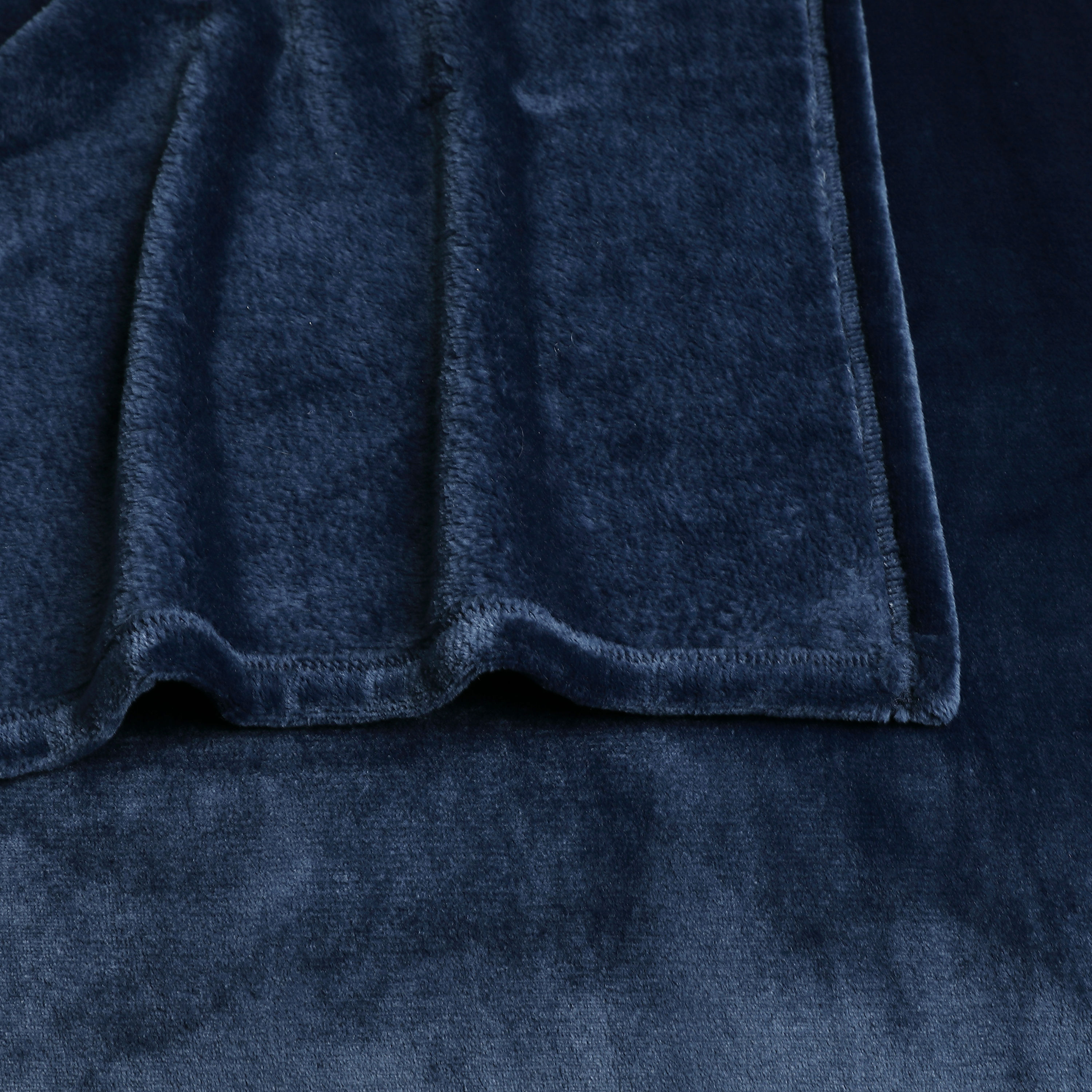 Sutton Home ANTIM-VELTH-NAV Blankets-And-Throws - View #3