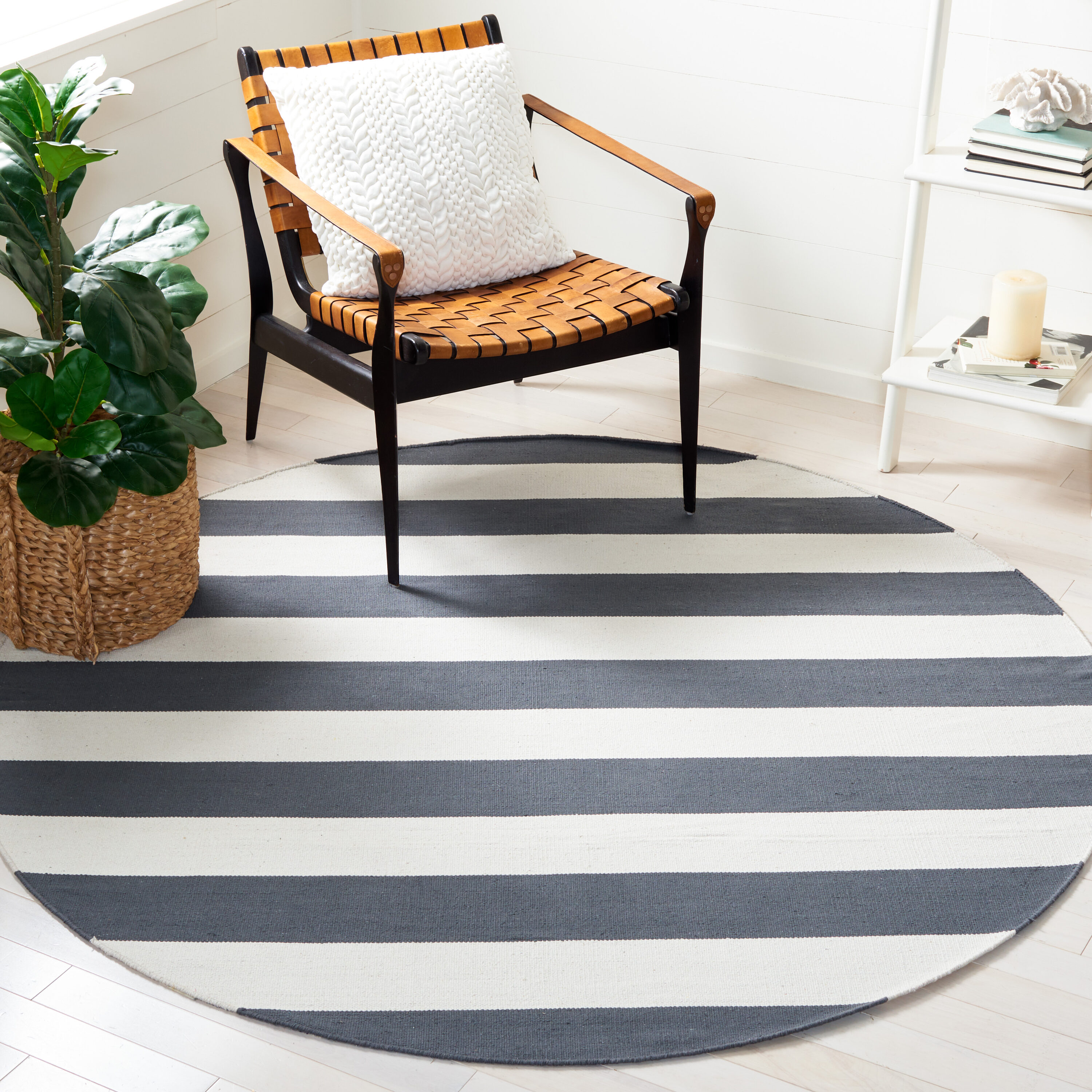  Montauk 712 Gray/Ivory Contemporary 5ft x 5ft Round Rug