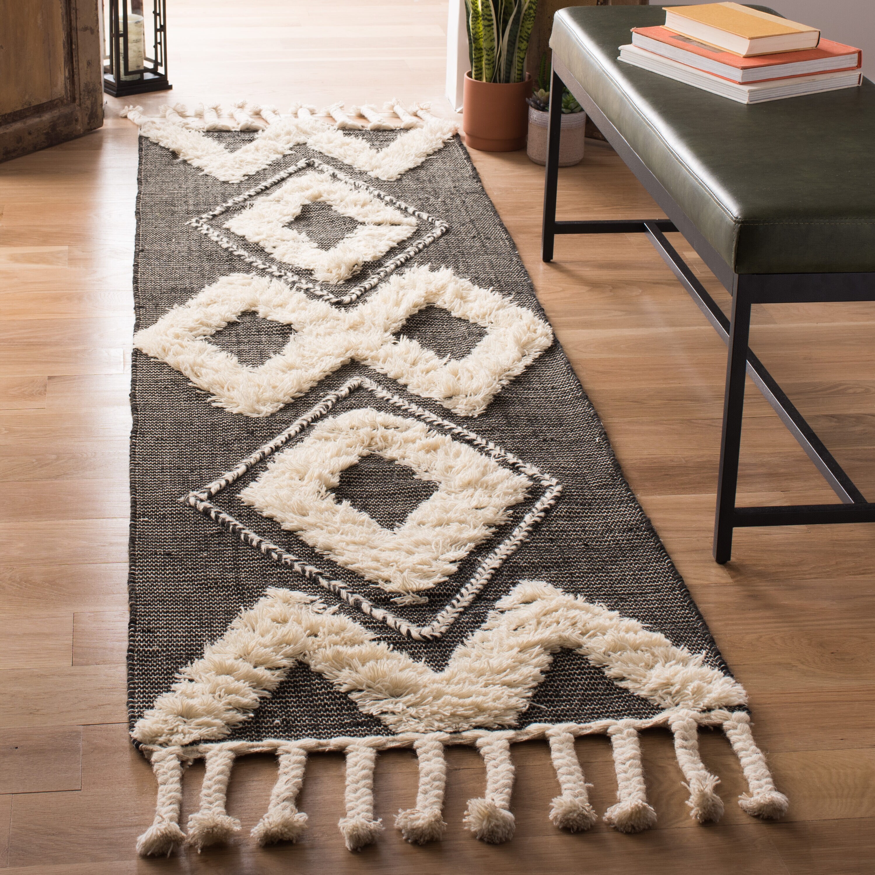Safavieh Kenya Jamiya 2 x 8 (ft) Knotted Wool Black/Ivory Rectangular Indoor Abstract Bohemian/Eclectic Spot Clean Only Runner rug