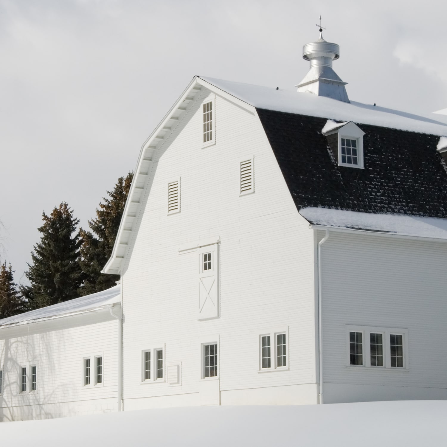 1 Gallon White Exterior Barn & Fence Latex Paint 18-3121-70 GL - Exterior  House Paint 
