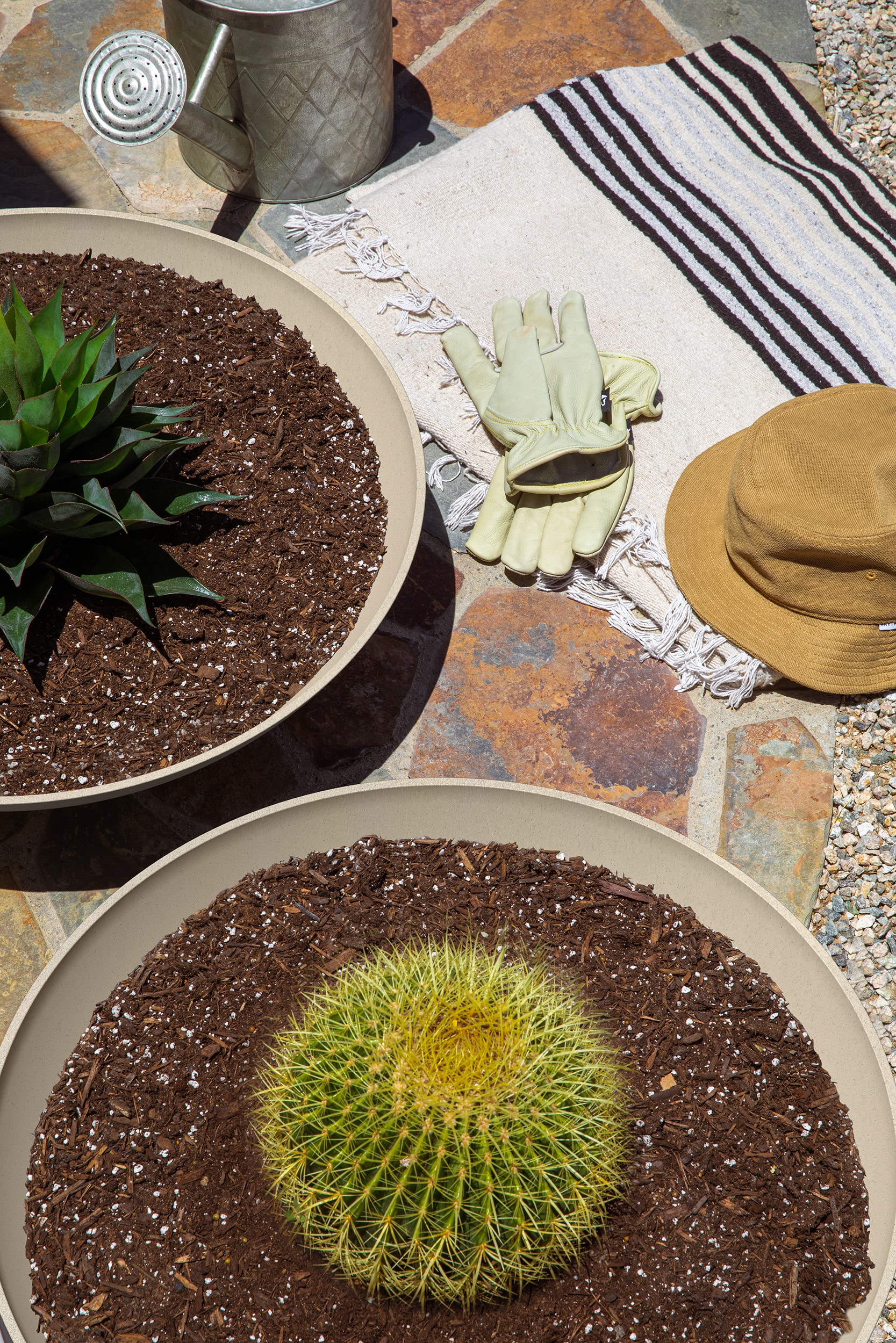 Sandstone 24" Round Plastic-Stone Indoor/Outdoor Planter