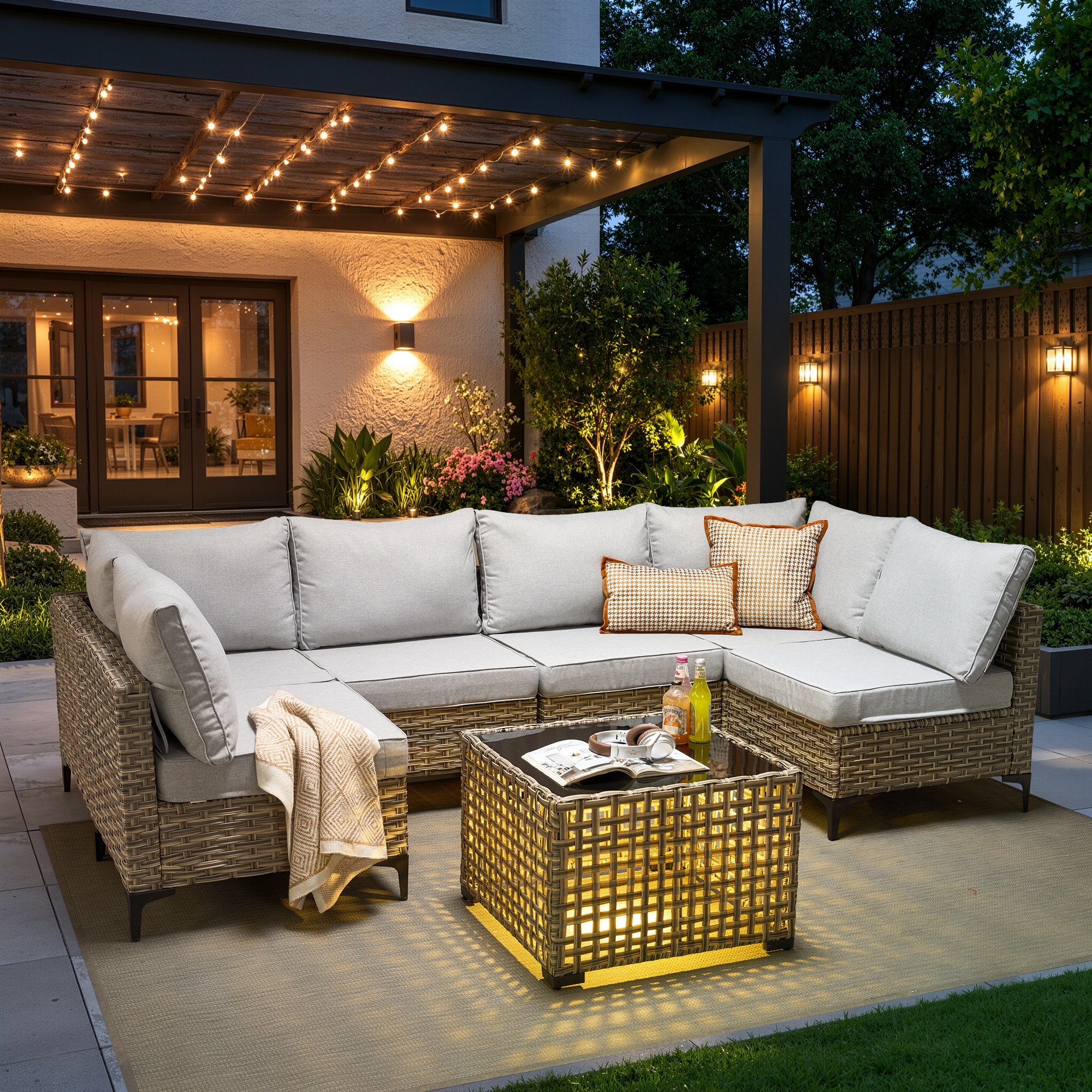 Caodoc Stiletto Wicker Outdoor Sectional with Light Gray Cushions and Wicker Frame