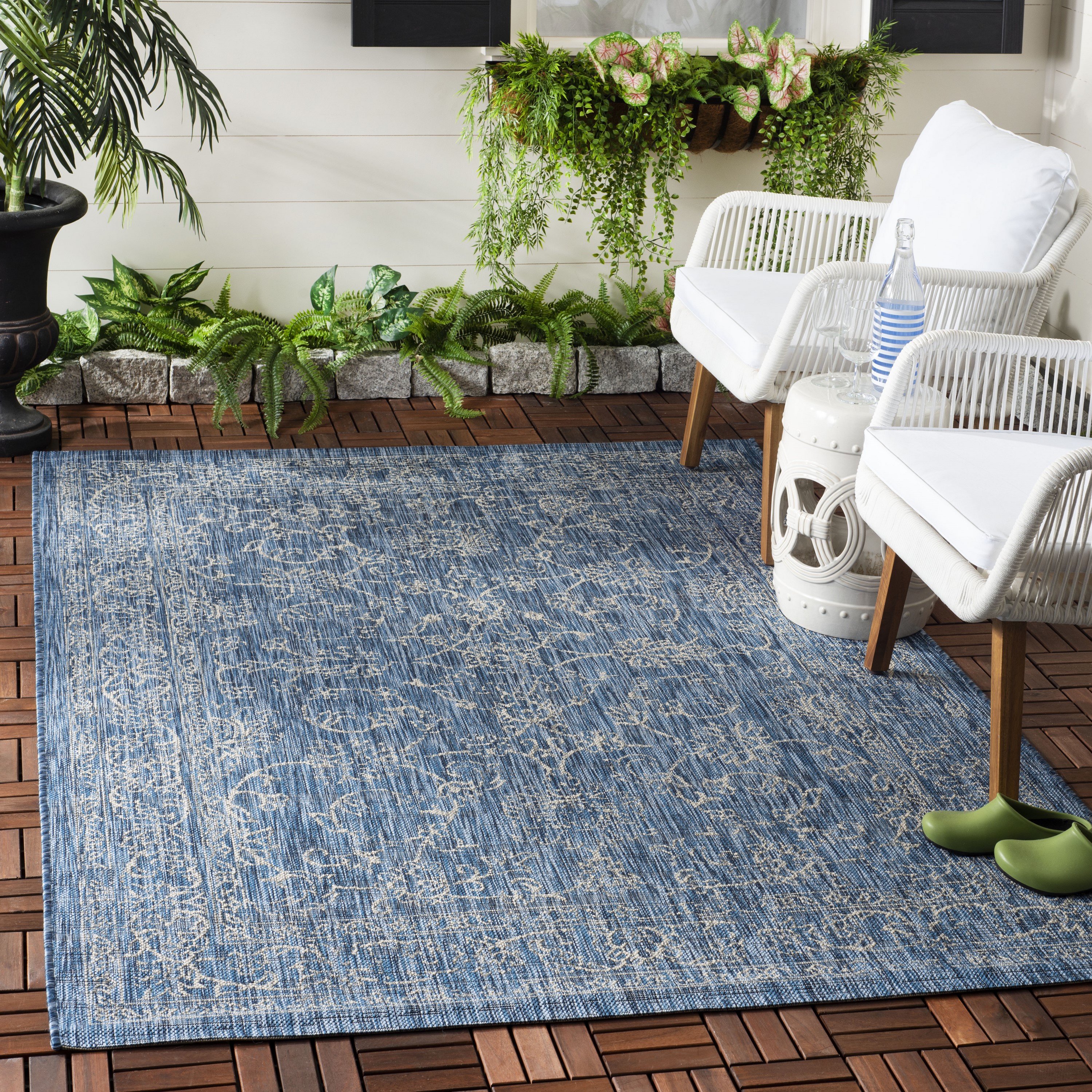 Safavieh CY8680-36821-5 Courtyard Providence 5 x 8 (ft) Loomed Polypropylene Navy/Ivory Rectangular Indoor/Outdoor Distressed/Overdyed Coastal Area rug