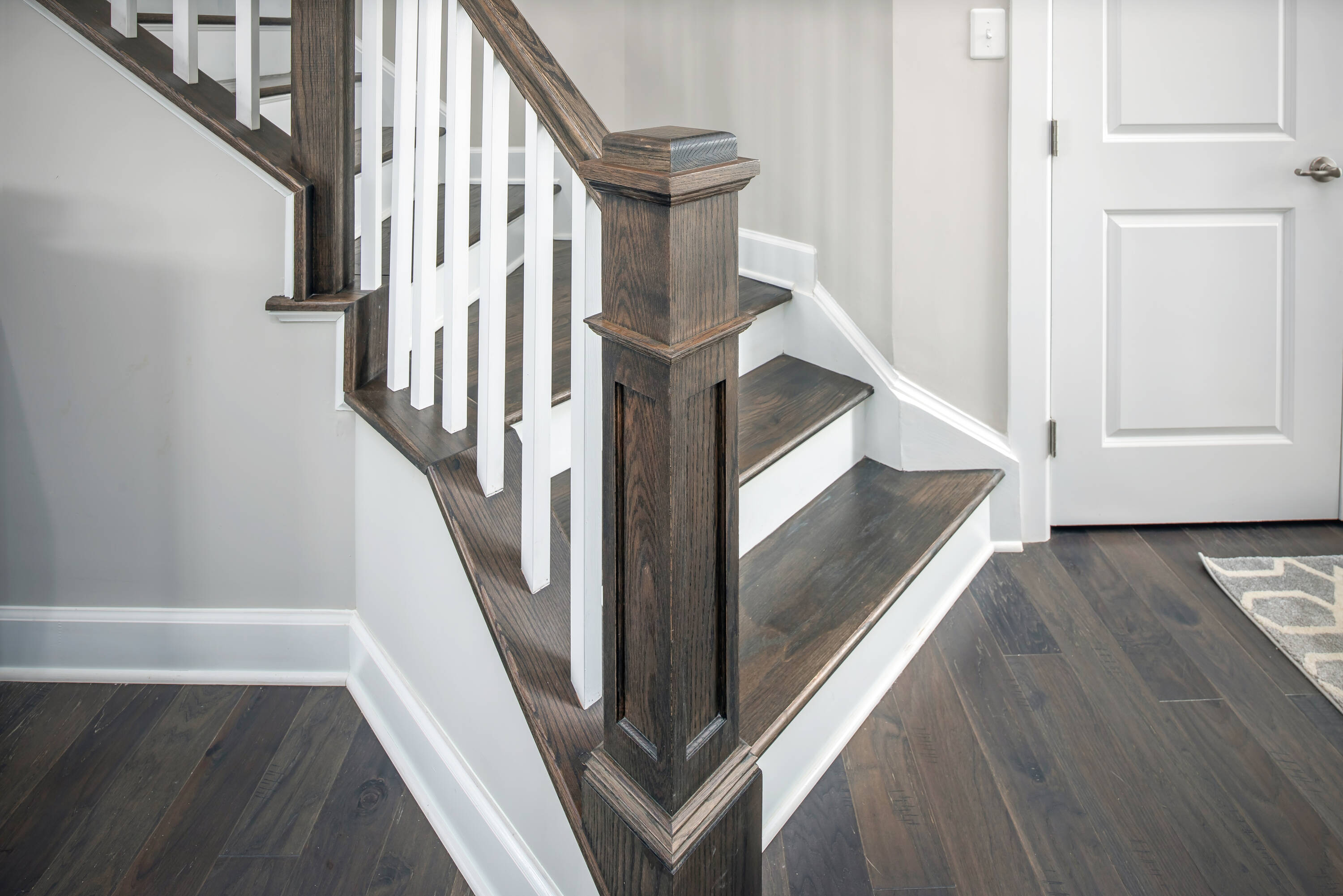 L.J. Smith Stair Systems LJRC-4091-O Interior-Stairpart-Newel-Posts - View #5