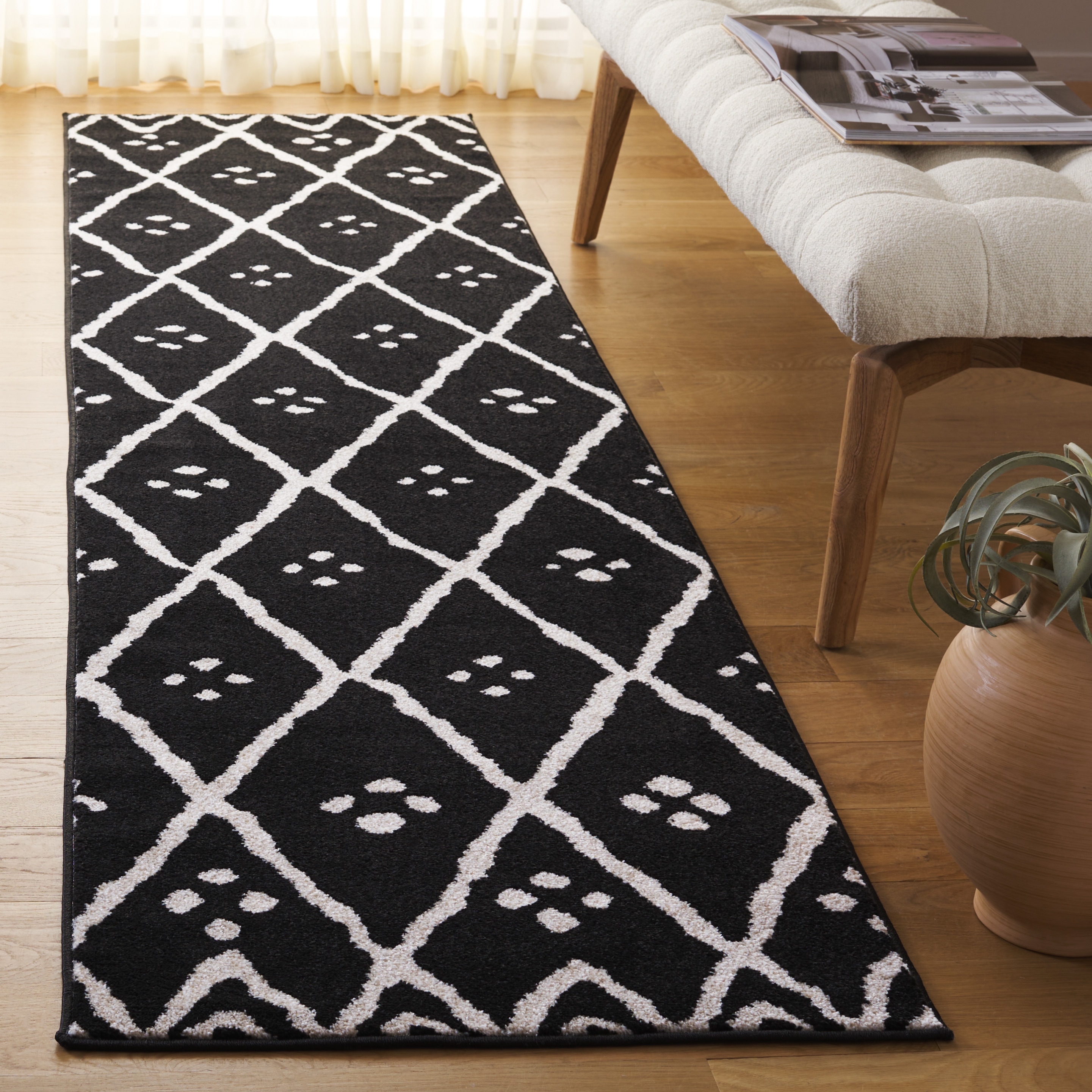 Amherst 442I Black Cream 2ft-3in x 9ft Runner Rug