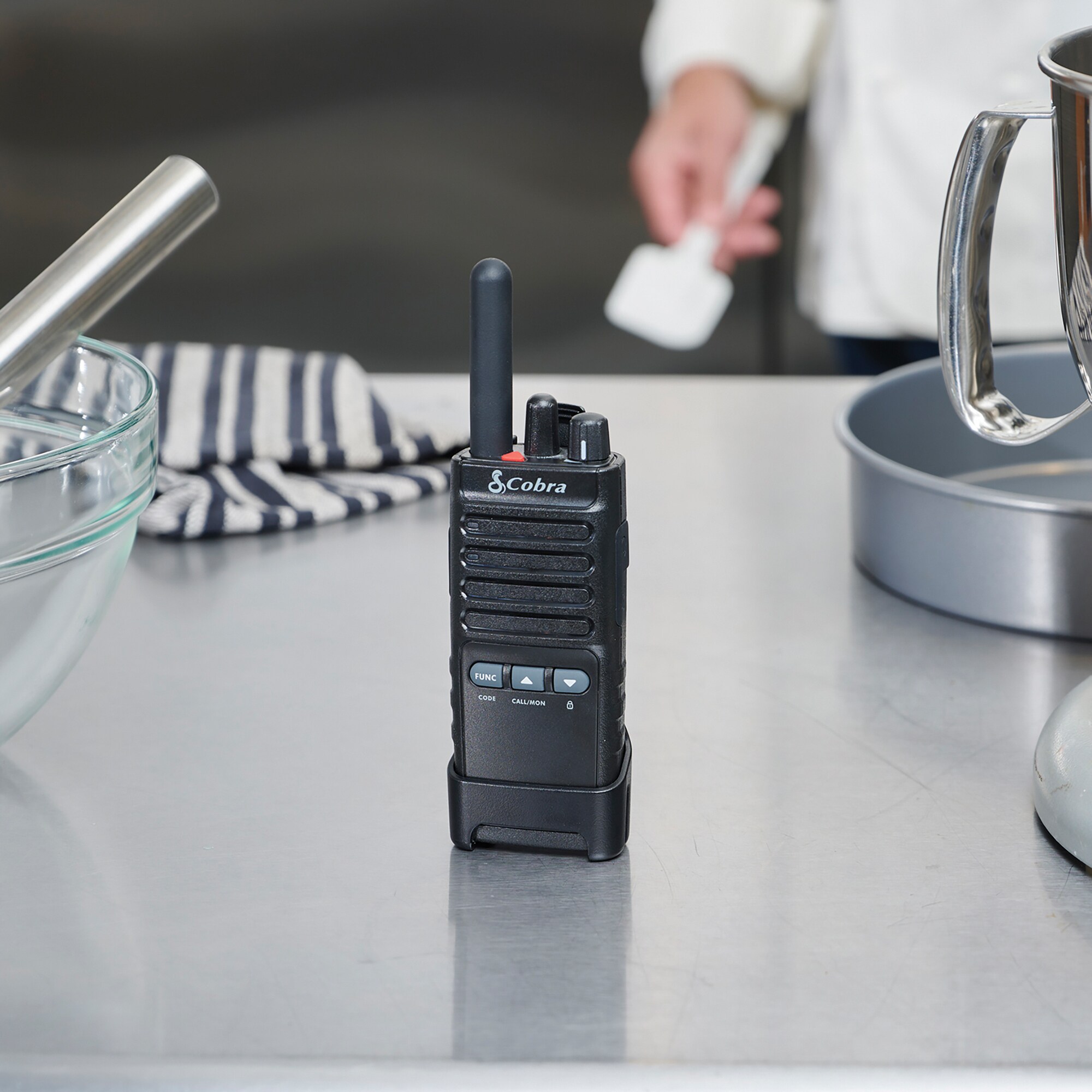 Cobra CBRPX650 Walkie-Talkies - View #4