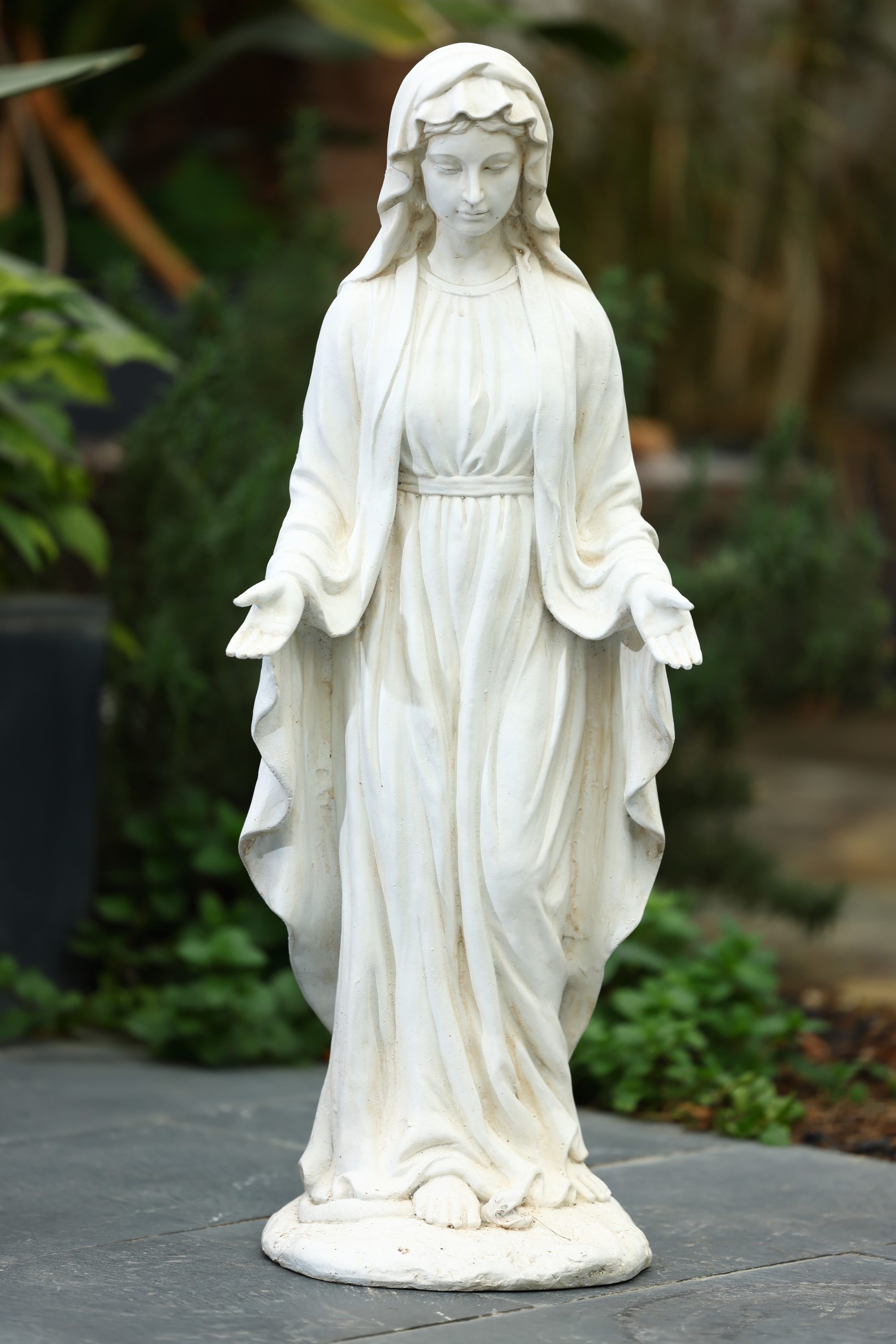 Luxen Home 30.5-in H x 11.25-in W White Religion Garden Statue in the ...