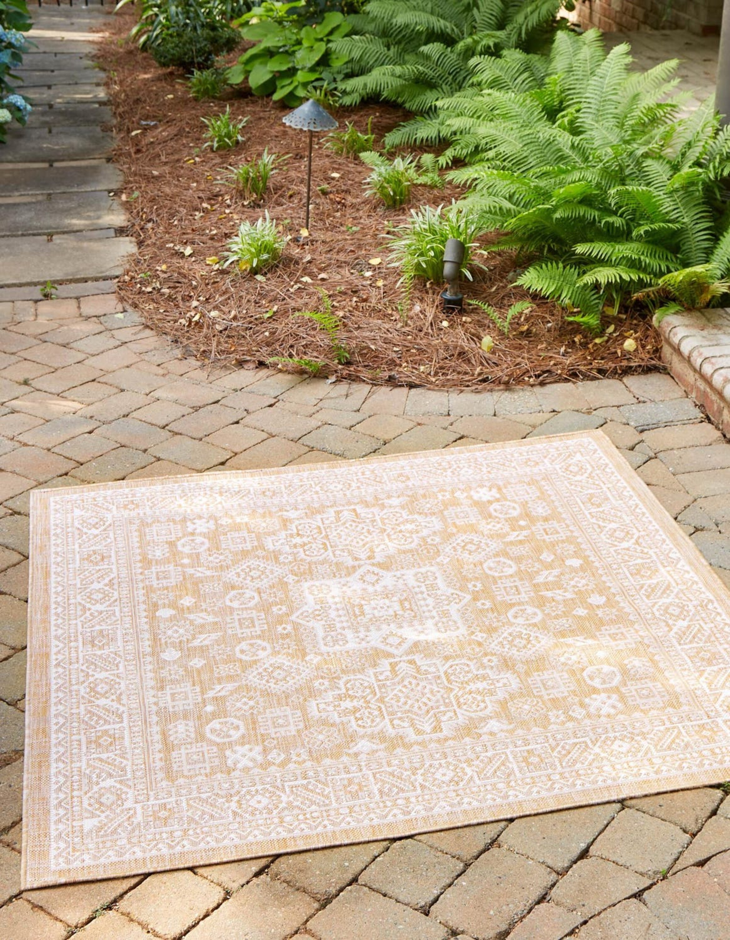 Unique Loom 3162519 Outdoor Aztec 5 x 5 (ft) Loomed Polypropylene Natural Square Indoor/Outdoor Border Area rug