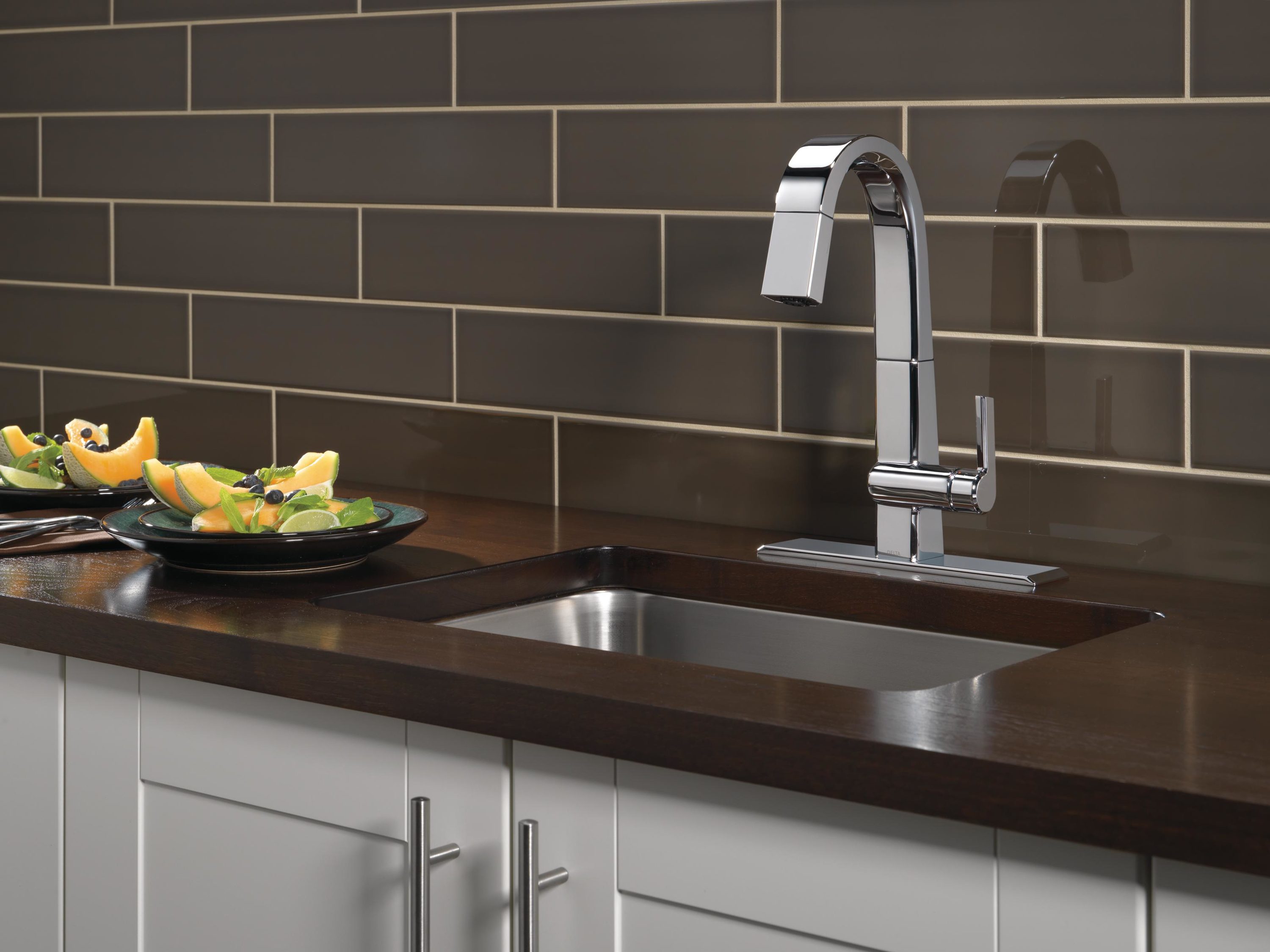 Modern Chrome Pull-Down Kitchen Faucet with 360° Swivel