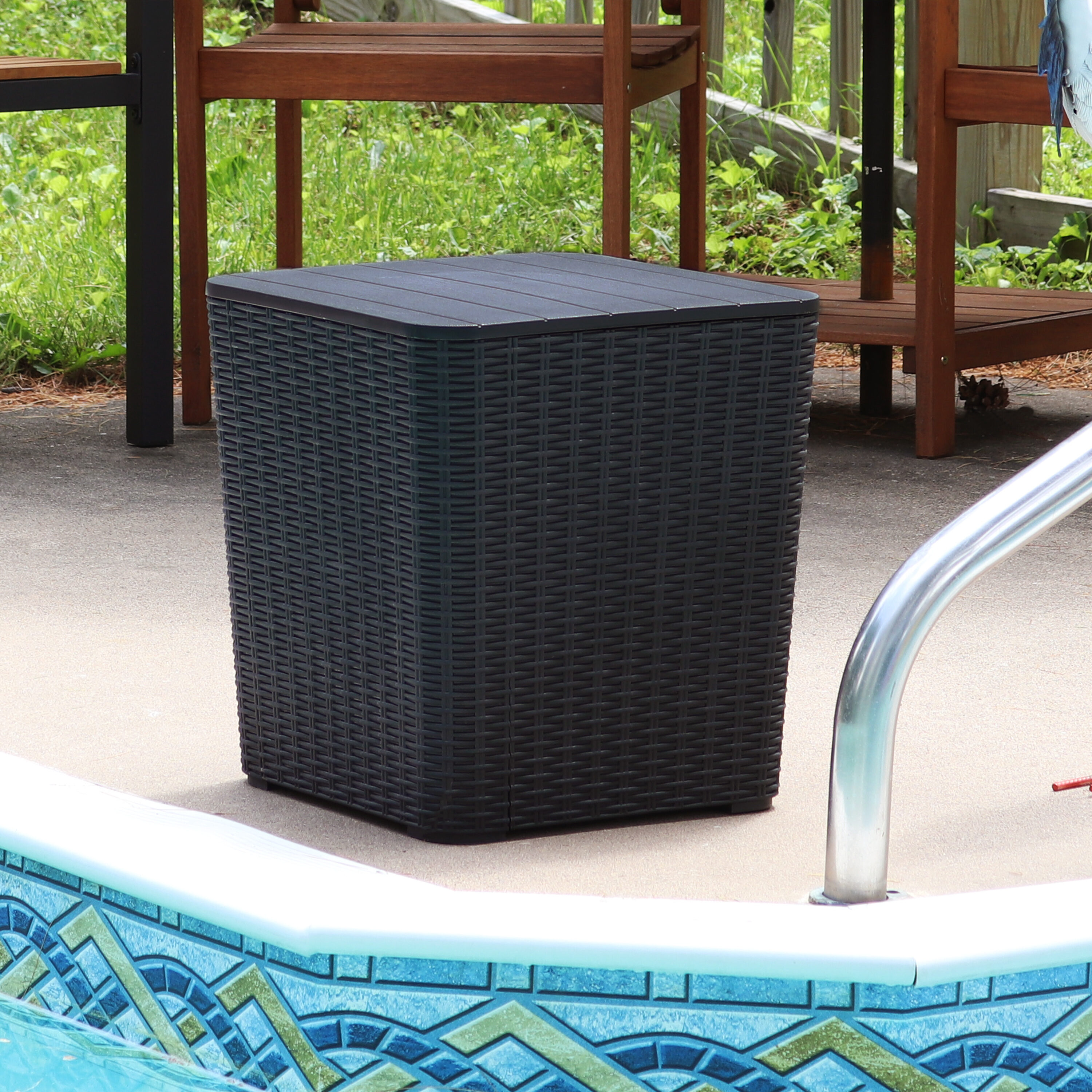 Sunnydaze Decor TST-941 ( 15.25-in W x 16.5-in H x 15.25-in D ) Dark Gray Polypropylene Bin