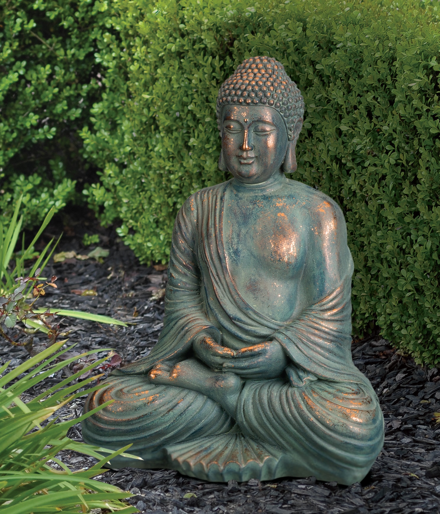Есть ли будда. Статуя Будды. Будда Шакьямуни. Будда Шакьямуни статуя. Садовая статуя Будды.