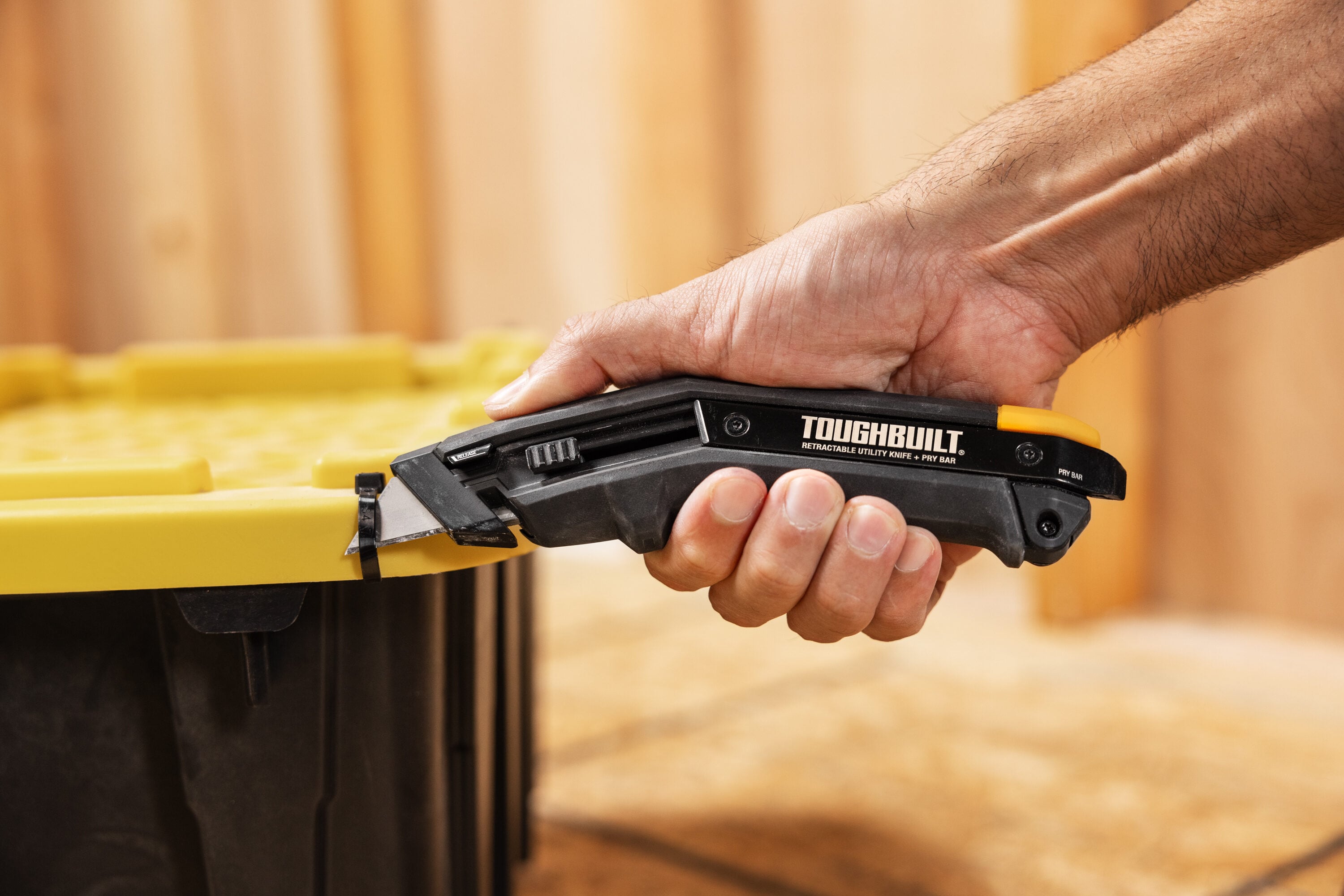 Pry Bar Utility Knife with Storage — TOUGHBUILT