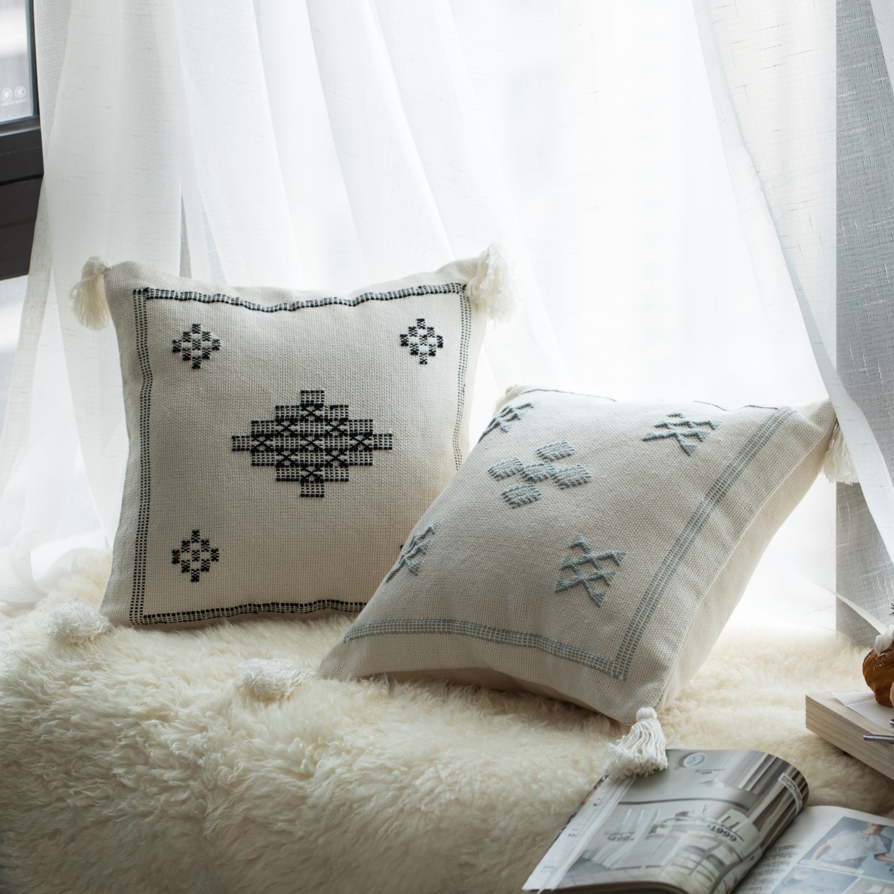 Deerlux QI004298.BK Accent-Pillows - View #2