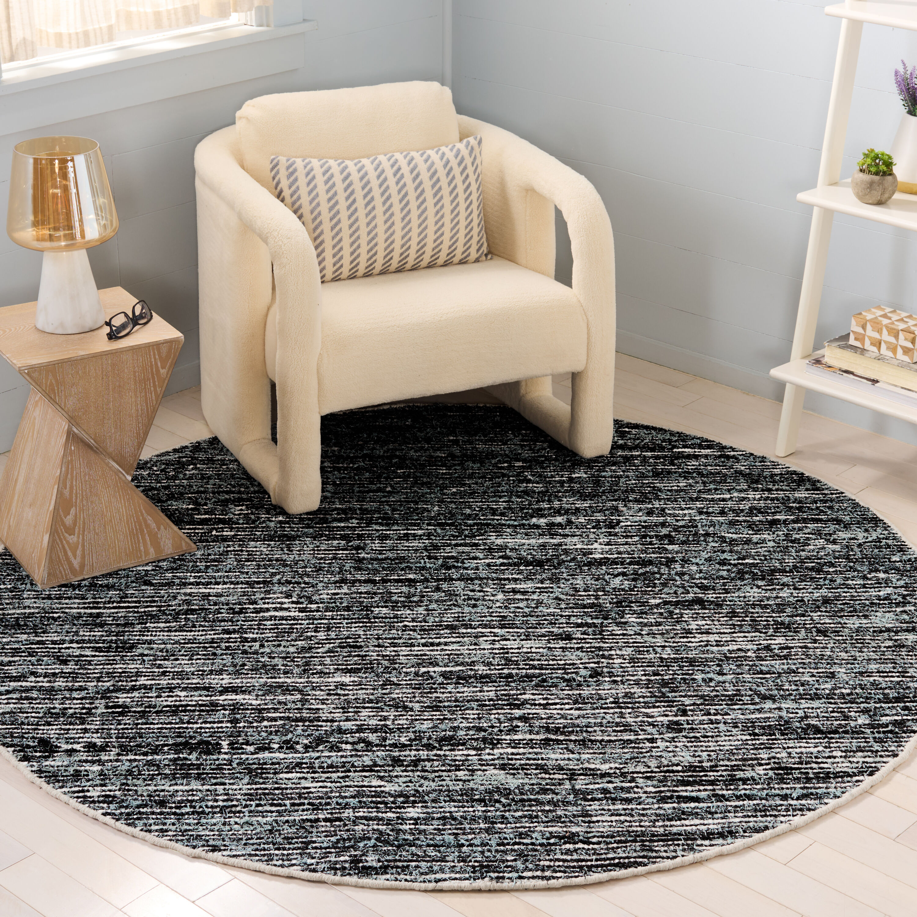  Cape Cod 154 Light Blue/Black Contemporary 6ft x 6ft Round Rug