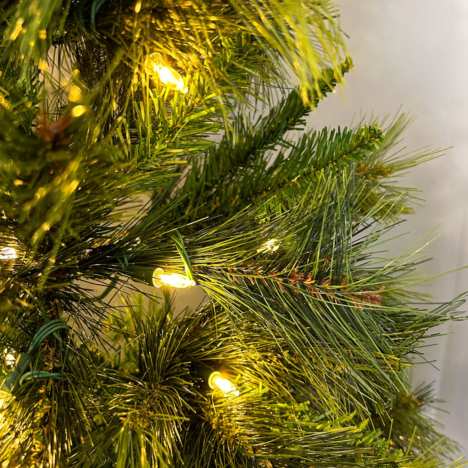 Fraser Hill Farm FFHTD065-5GR Artificial-Christmas-Trees - View #17