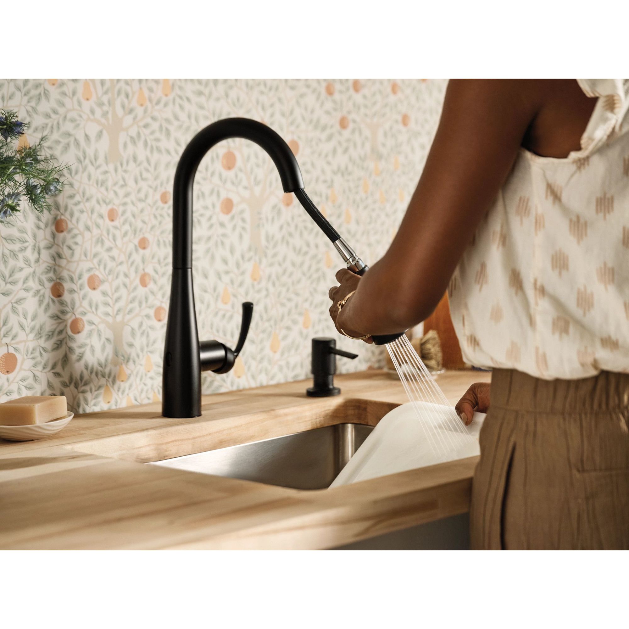 Matte Black Touchless Pull-Down Kitchen Faucet with Spray
