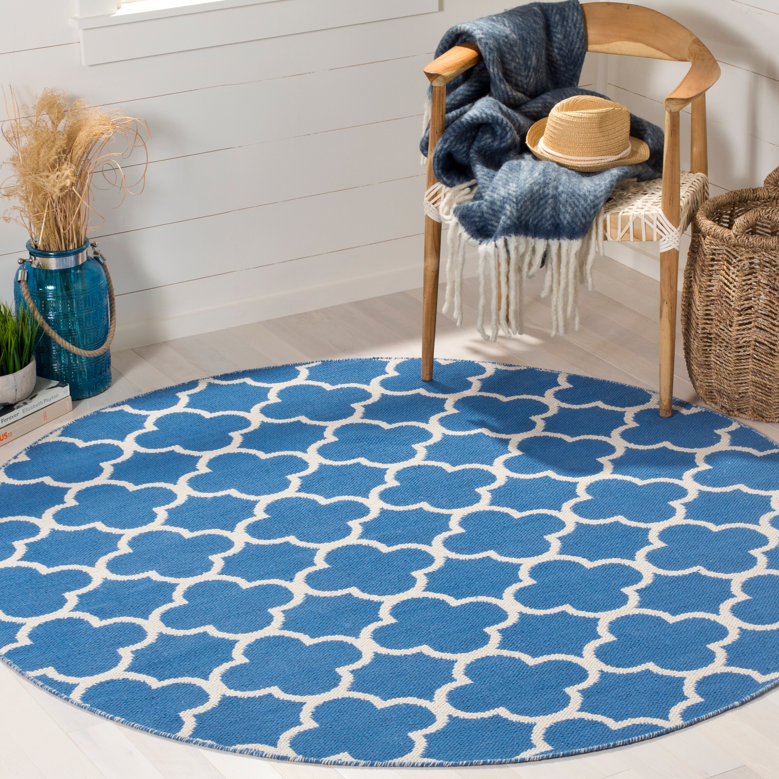 Safavieh MTK725C-6R Montauk Kure 6 x 6 (ft) Cotton Blue/Ivory Round Indoor Trellis Area rug