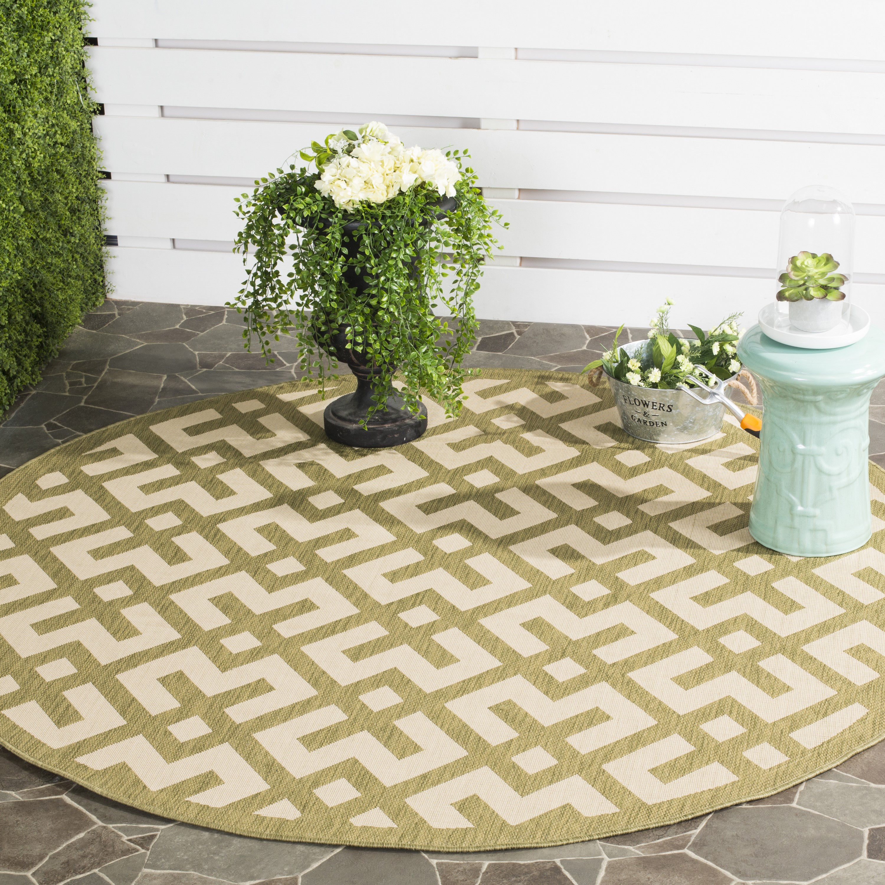 Safavieh CY6915-244-7R Courtyard Chateau 7 x 7 (ft) Loomed Polypropylene Beige/Green Round Indoor/Outdoor Geometric Coastal Area rug