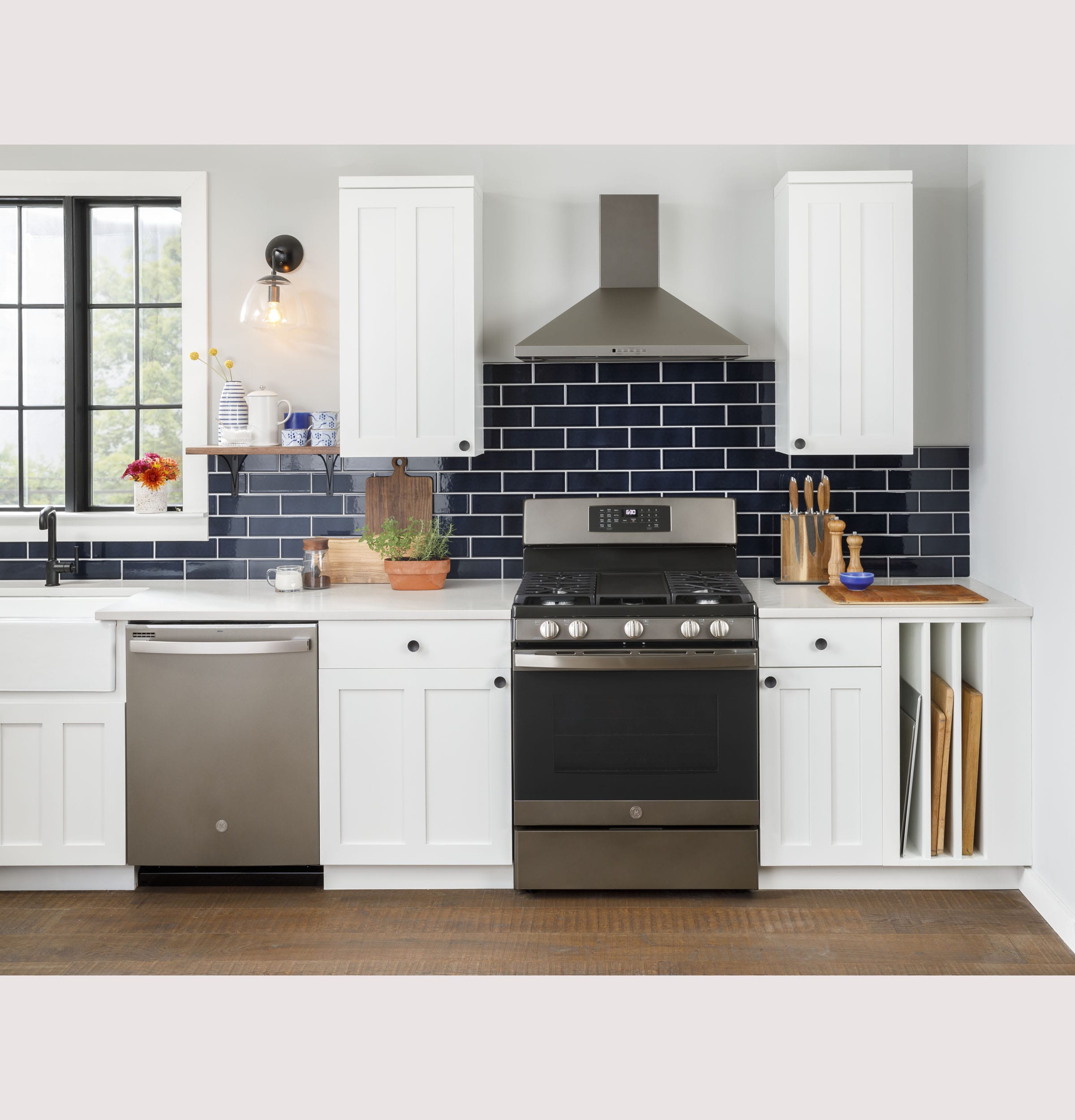 GE® 5.0 Cu. Ft. Self Cleaning Fingerprint Resistant Slate Gas Convection  Range with Air Fry