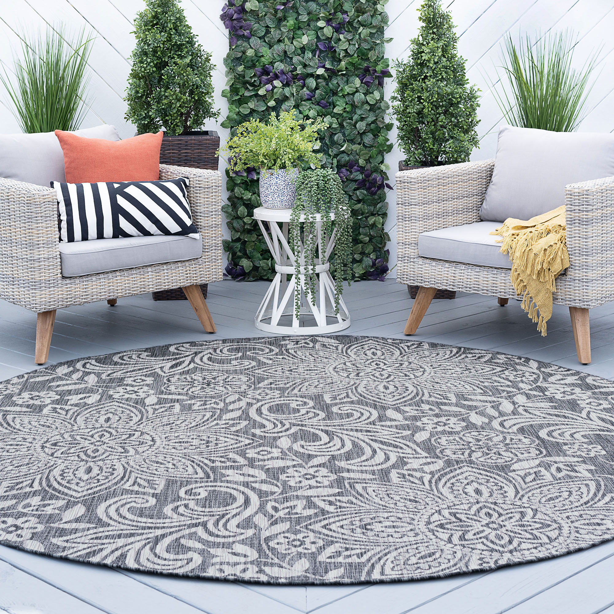 Tayse VND2618 8RND Veranda 8 x 8 (ft) Flatweave Polypropylene Charcoal Round Indoor/Outdoor Floral/Botanical Coastal Area rug