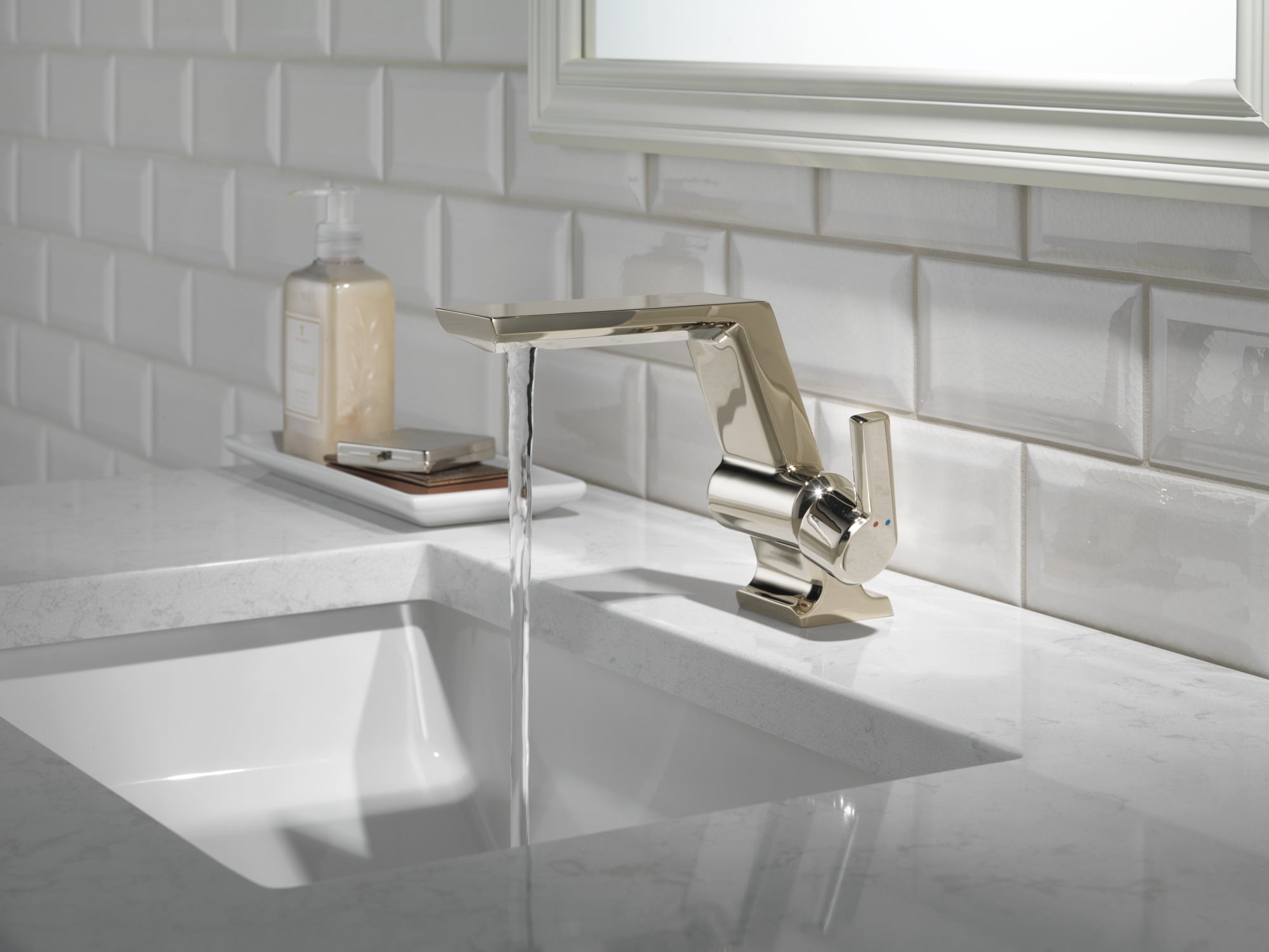 Modern Pivotal Single Hole Nickel Bathroom Faucet with Ceramic Disc