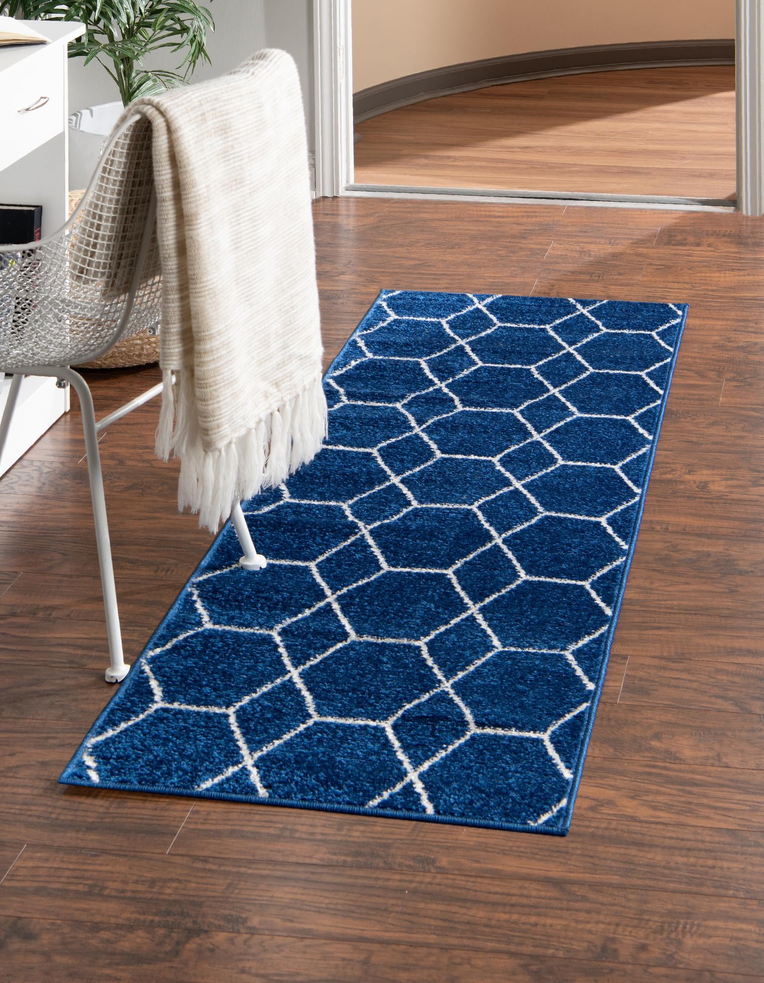 Unique Loom 3151583 Trellis Frieze 2 x 10 (ft) Loomed Polypropylene Navy Blue Rectangular Indoor Trellis Runner rug