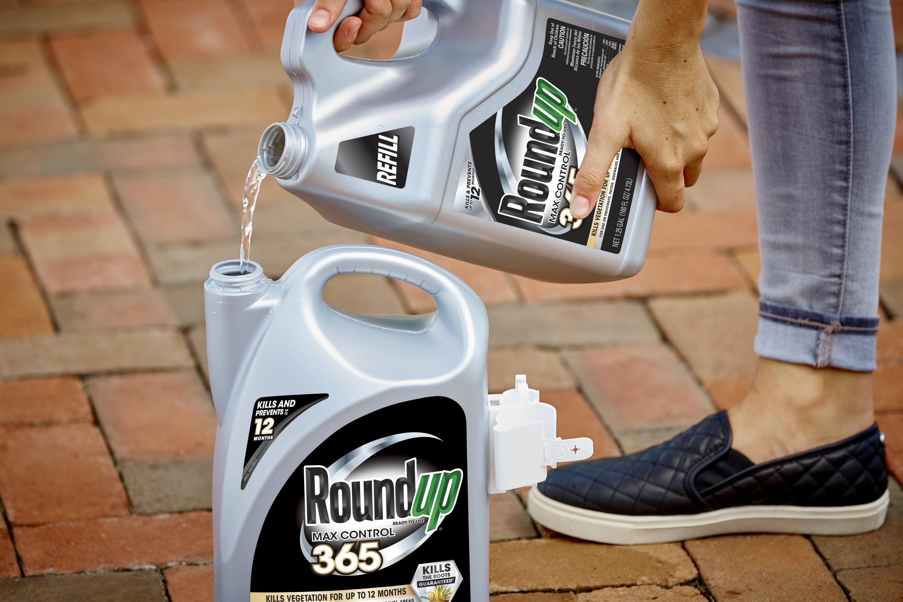 Roundup Max Control 365 1.25-Gallon Refill Weed And Grass Killer In The ...